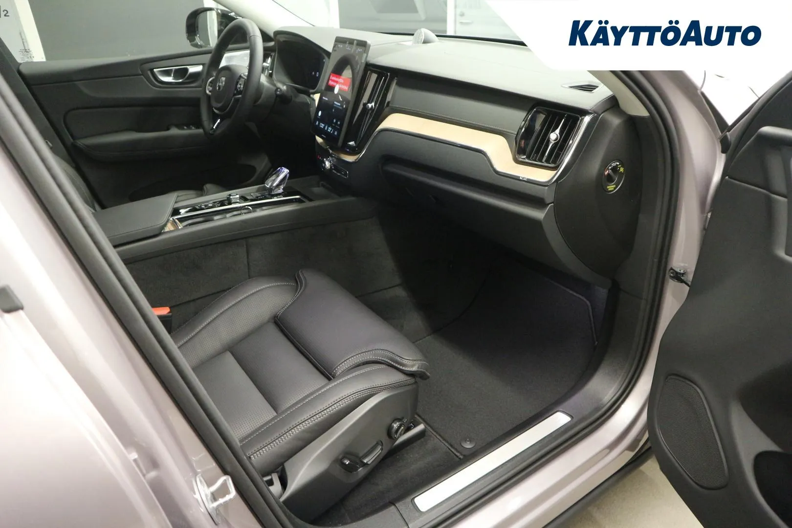 Volvo XC60 ZPO-918 carousel image