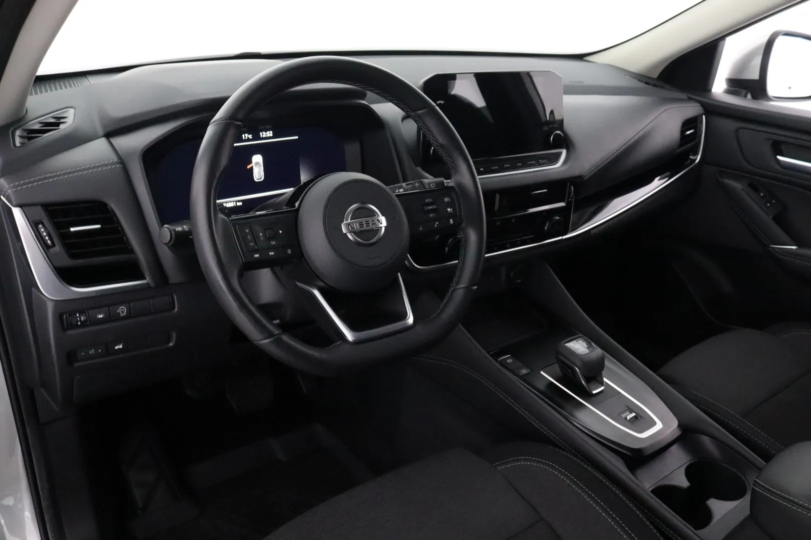 NISSAN Qashqai ZOC-650 carousel image