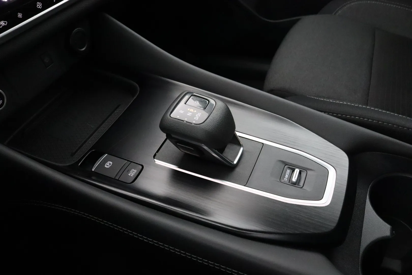 NISSAN Qashqai ZOC-650 carousel image