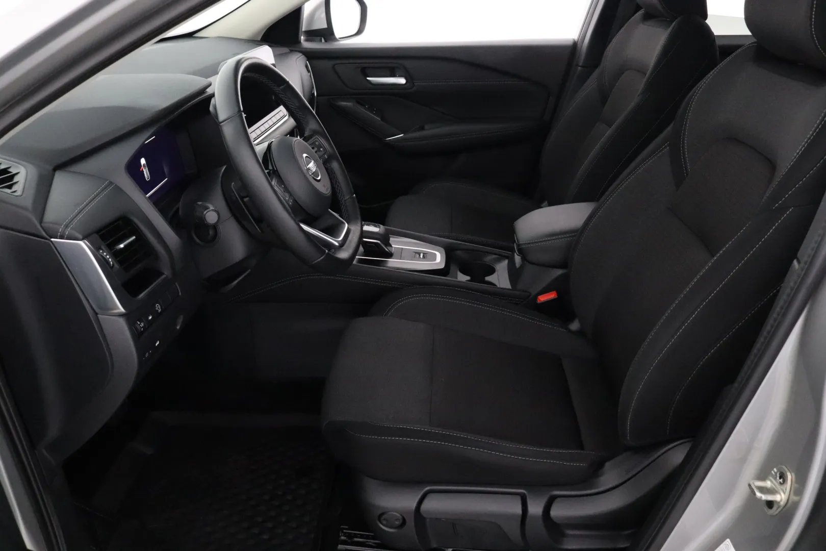 NISSAN Qashqai ZOC-650 carousel image
