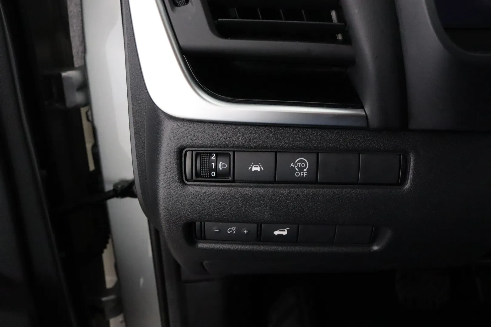 NISSAN Qashqai ZOC-650 carousel image