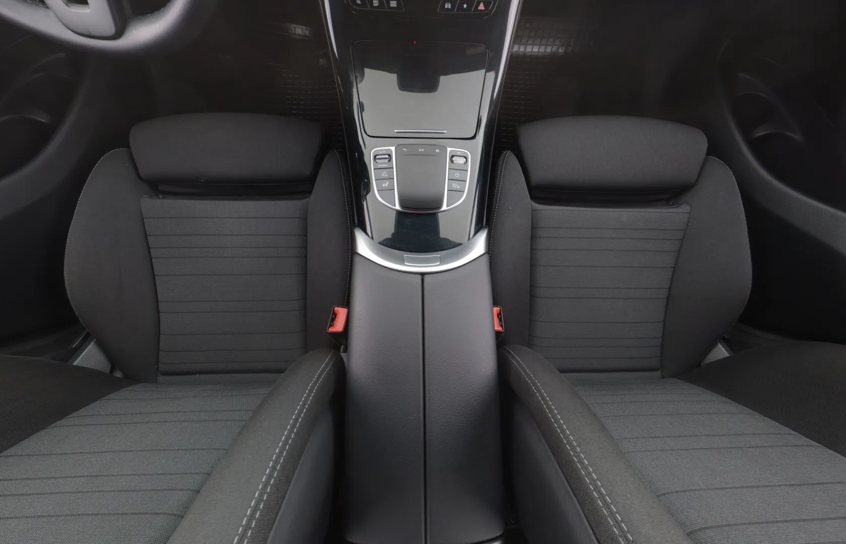MERCEDES-BENZ EQC SYU-104 carousel image