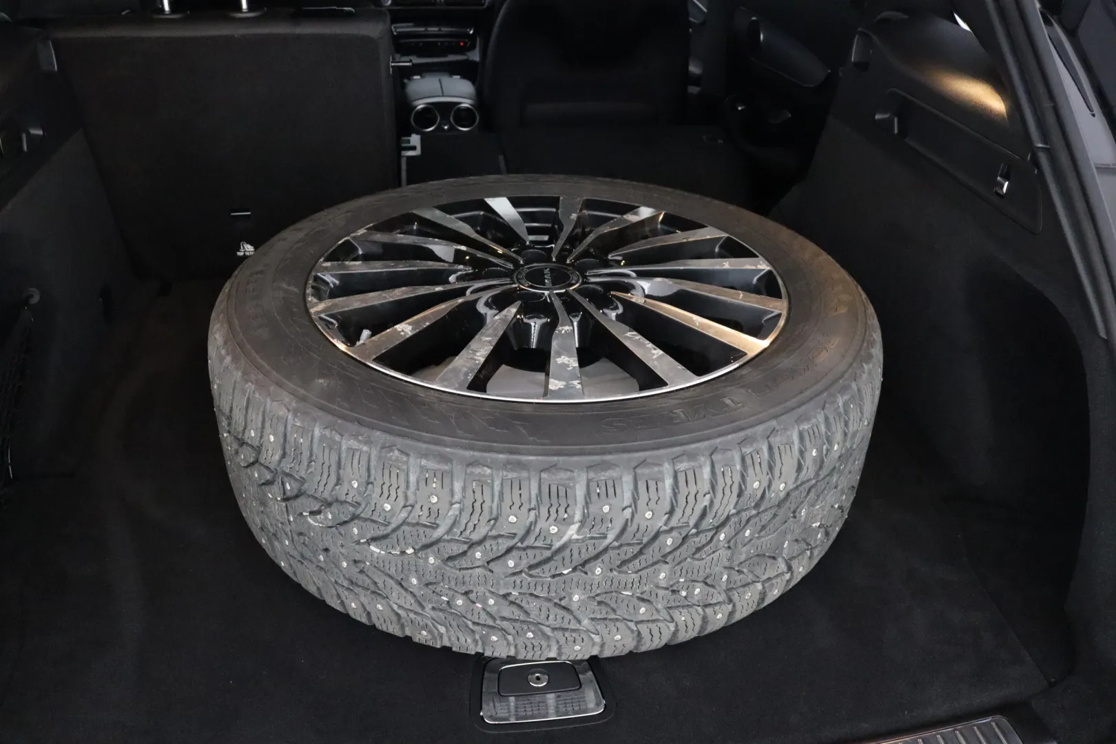 MERCEDES-BENZ EQC SYU-104 carousel image
