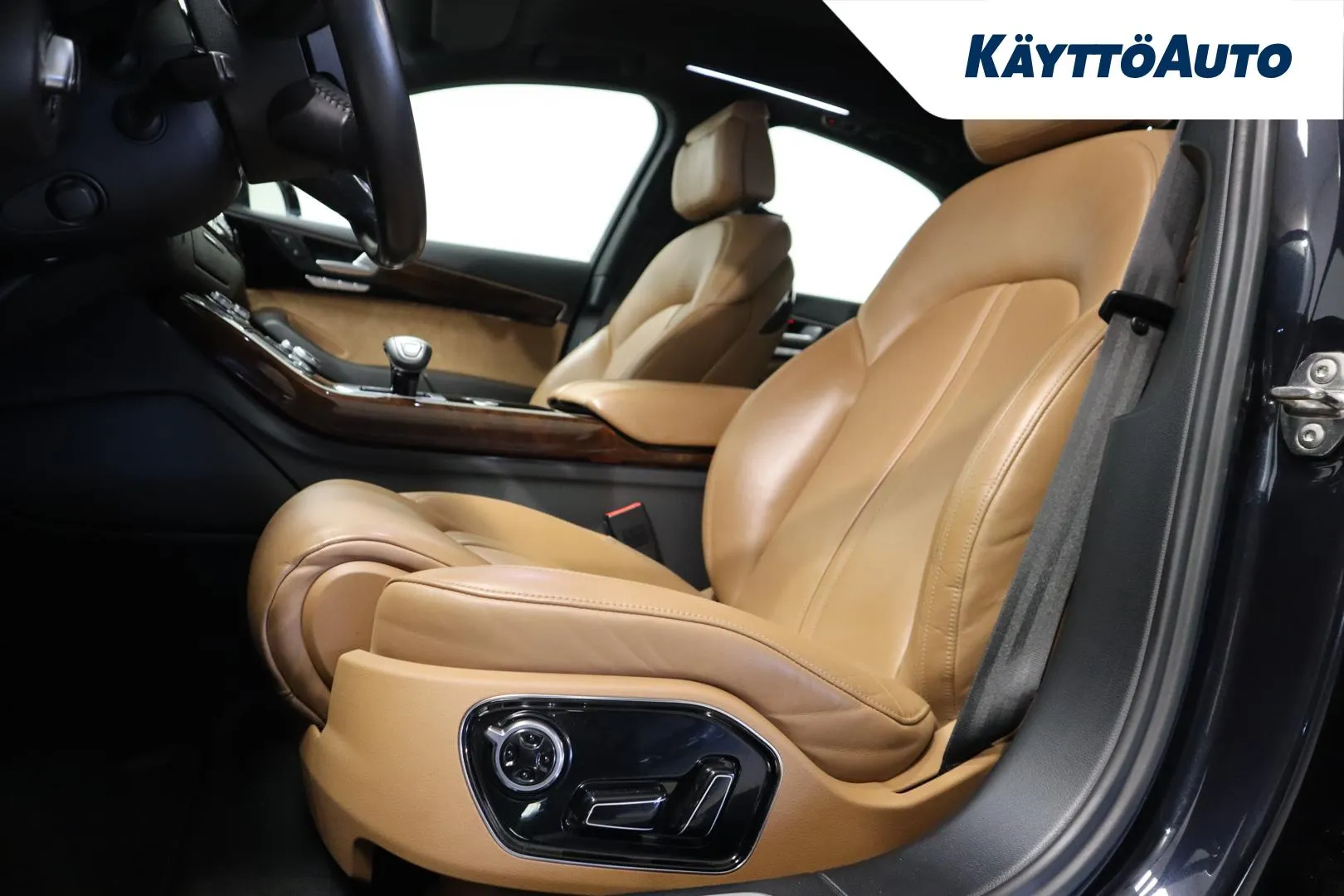 AUDI A8 ZKC-863 carousel image
