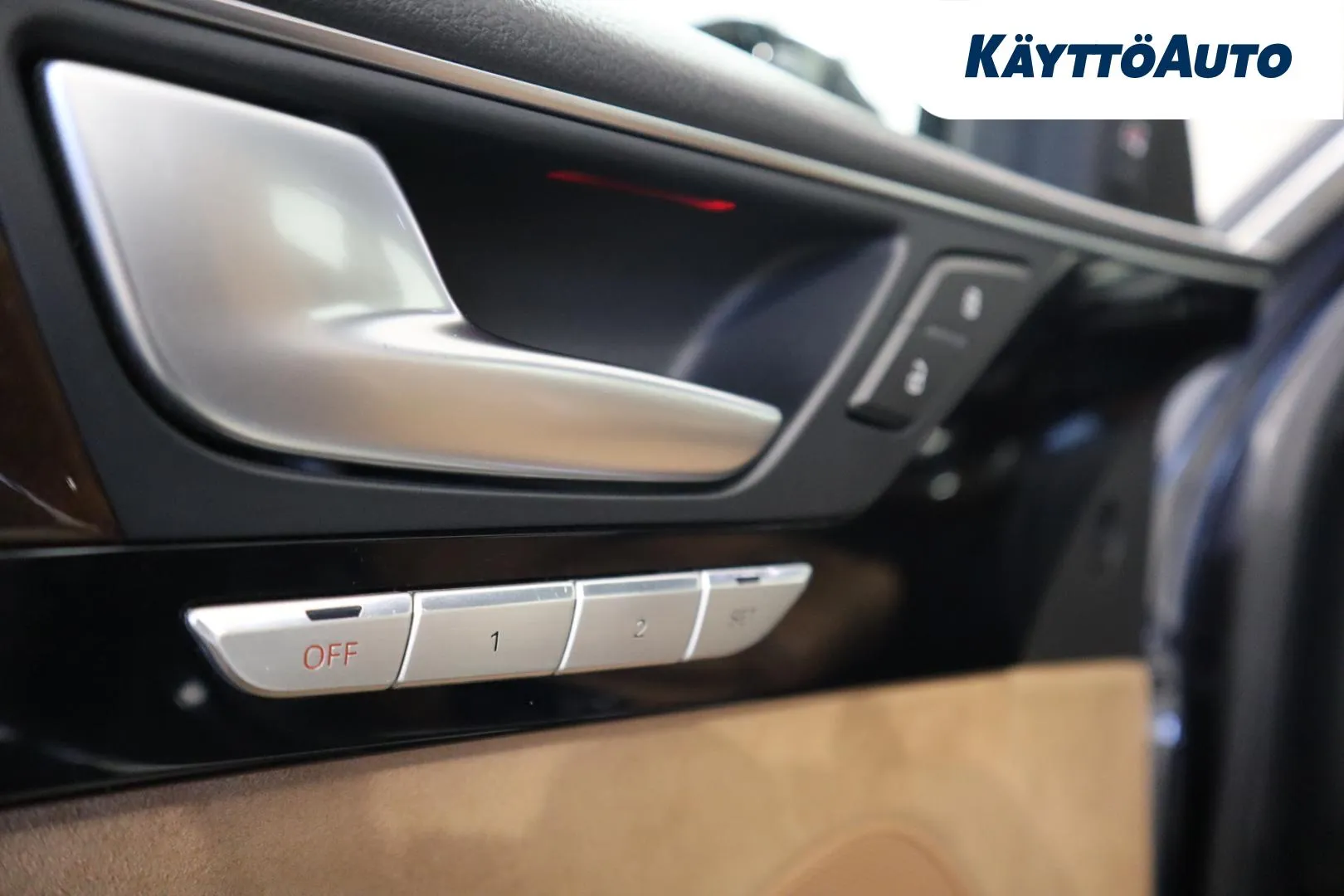 AUDI A8 ZKC-863 carousel image