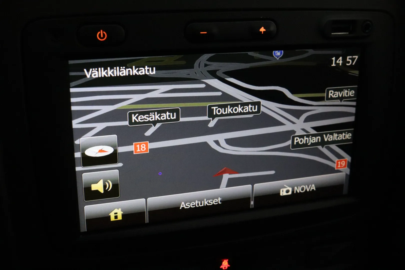 DACIA Duster FLH-741 carousel image