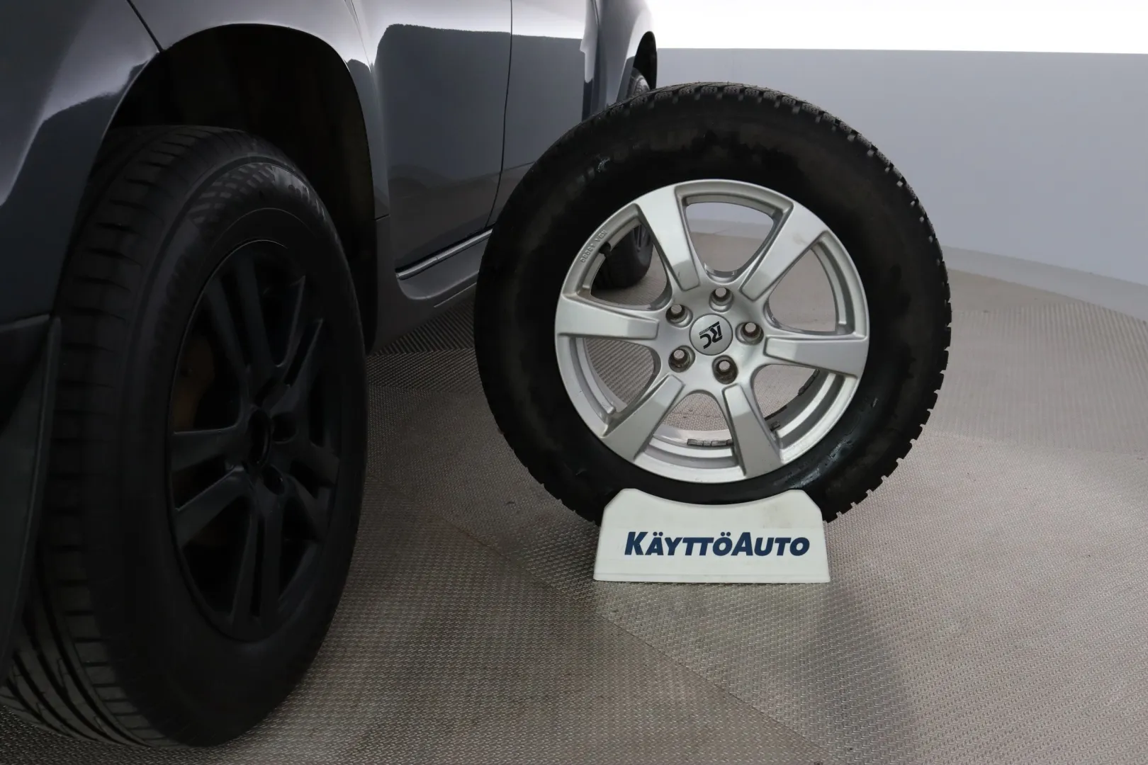 DACIA Duster FLH-741 carousel image