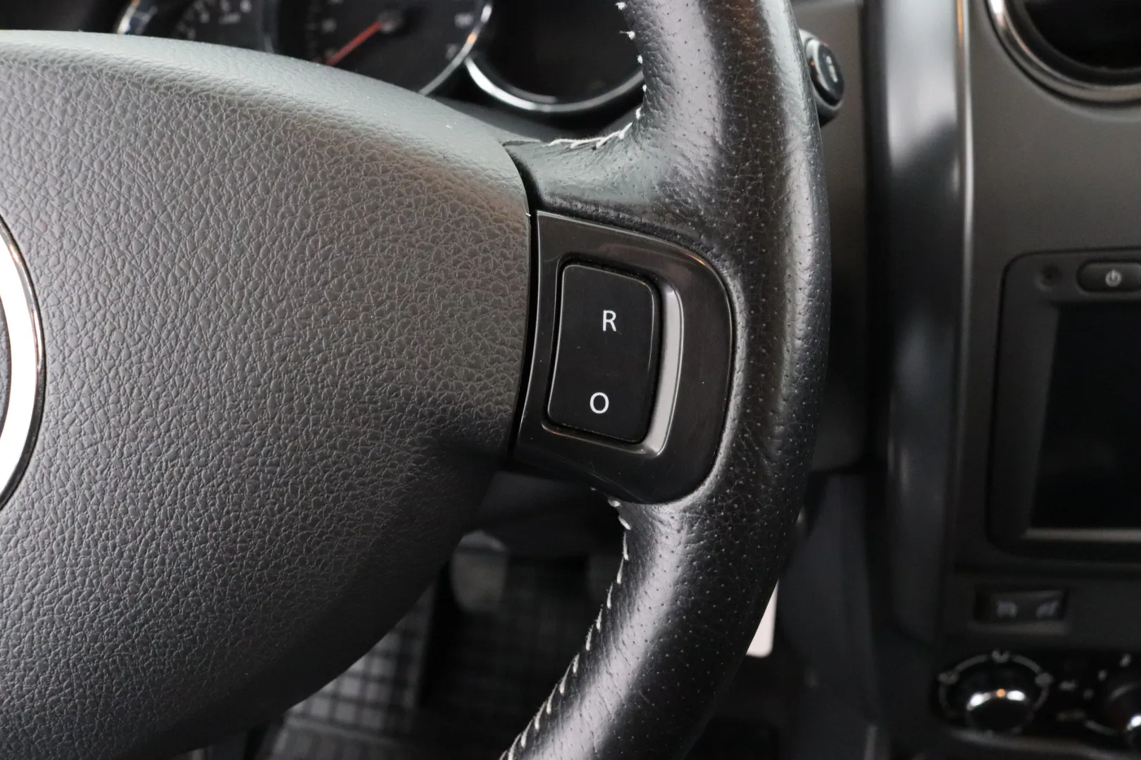 DACIA Duster FLH-741 carousel image