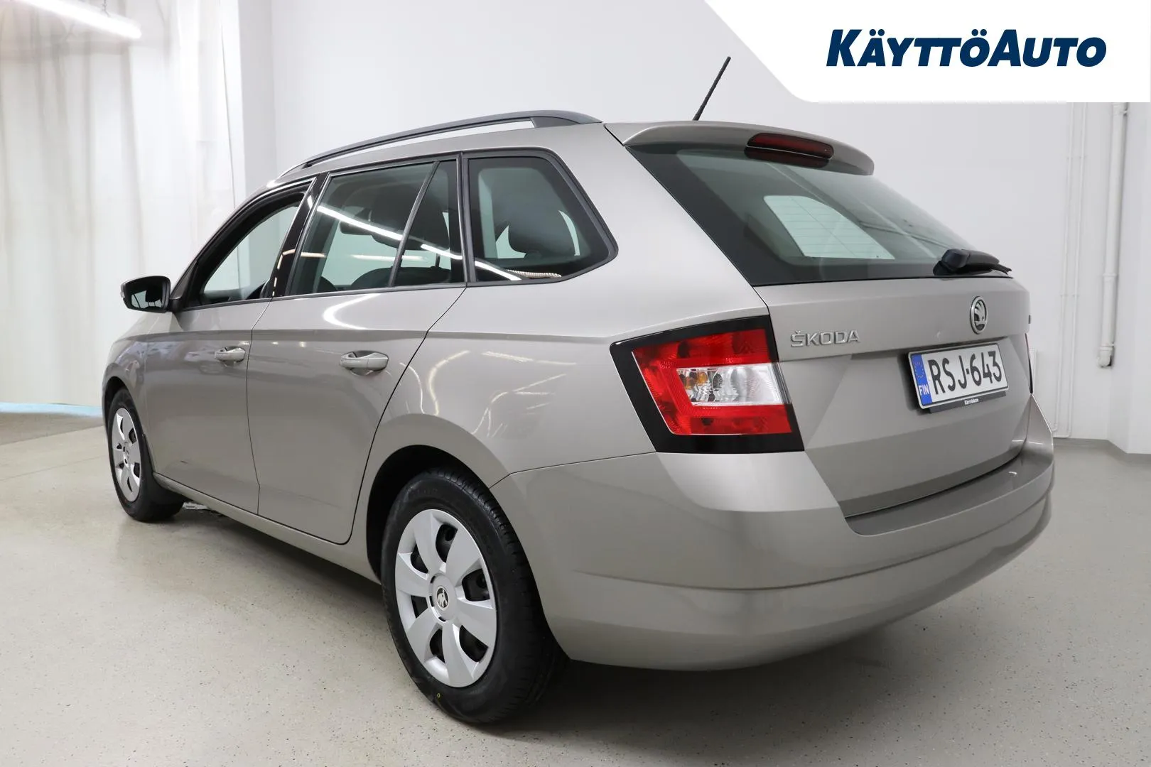 SKODA Fabia RSJ-643 carousel image