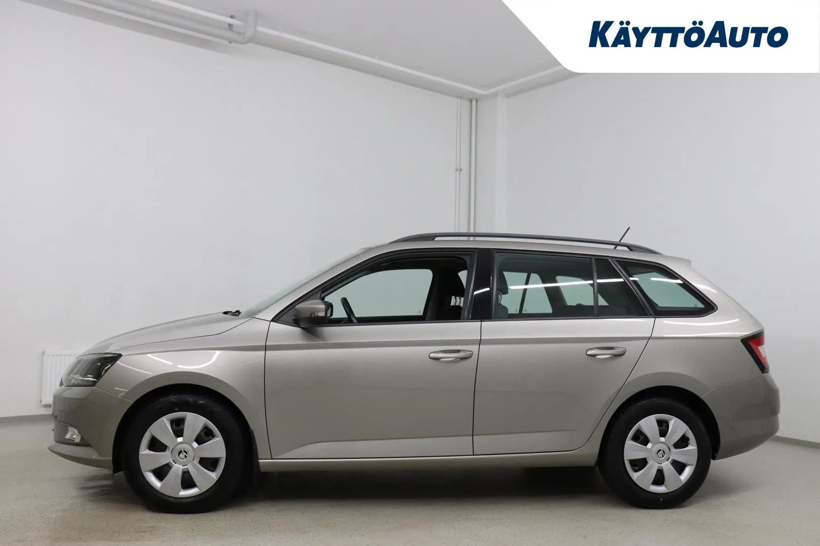 SKODA Fabia RSJ-643 carousel image