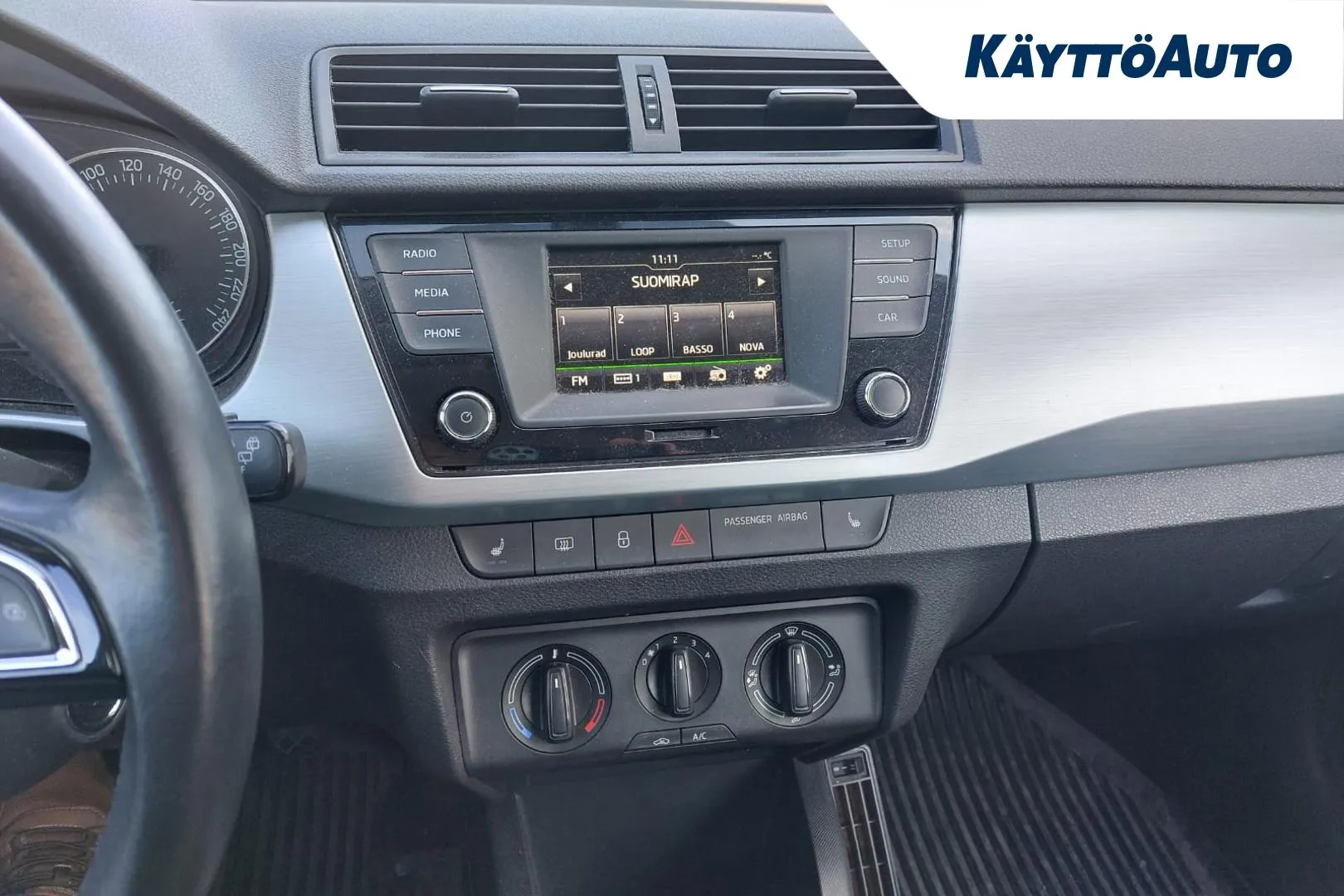 Skoda Fabia RSJ-643 carousel image