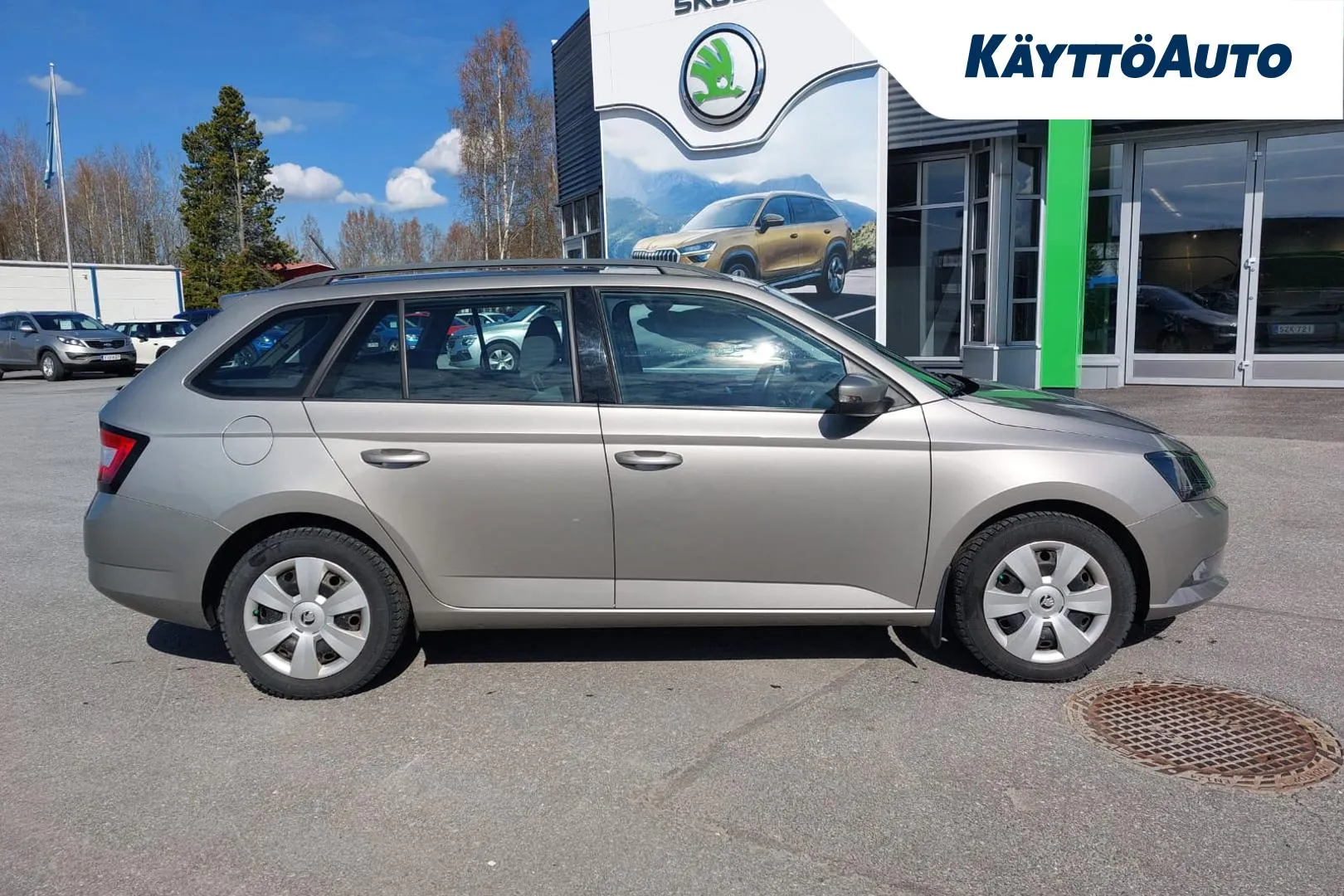 Skoda Fabia RSJ-643 carousel image