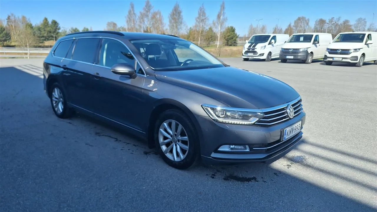 VOLKSWAGEN Passat KNV-993 carousel image
