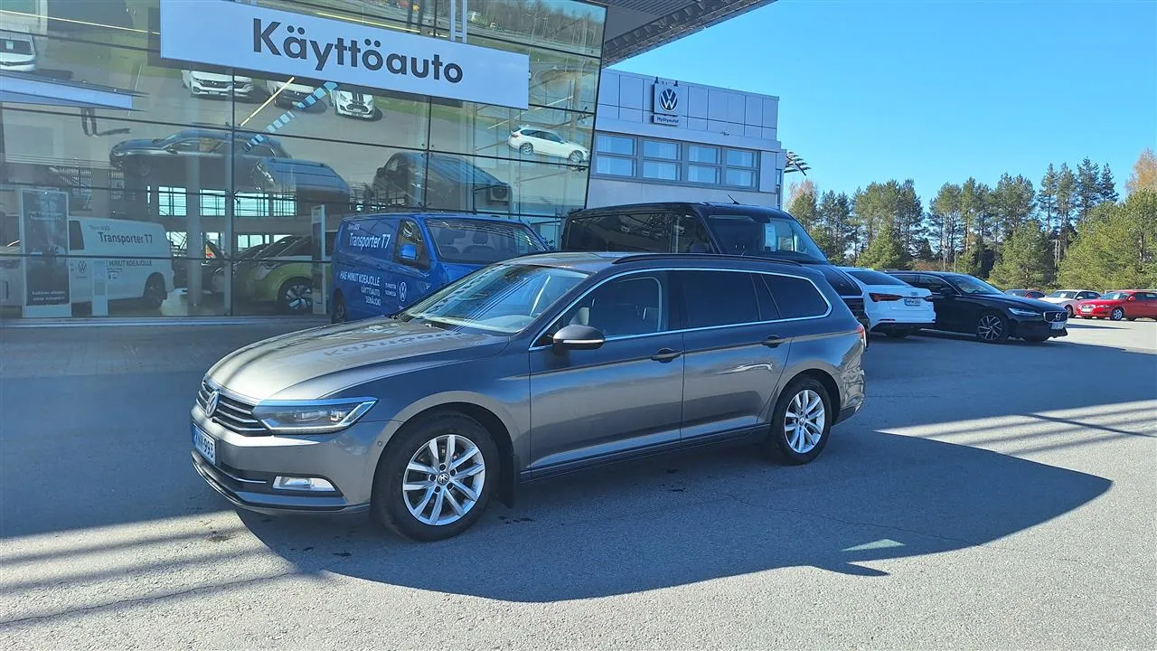 VOLKSWAGEN Passat KNV-993 carousel image