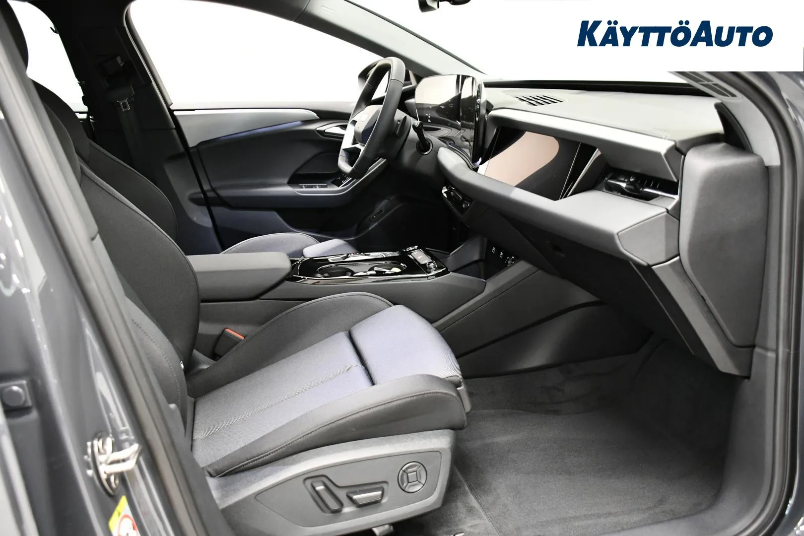 Audi A6 e-tron SZI-696 carousel image
