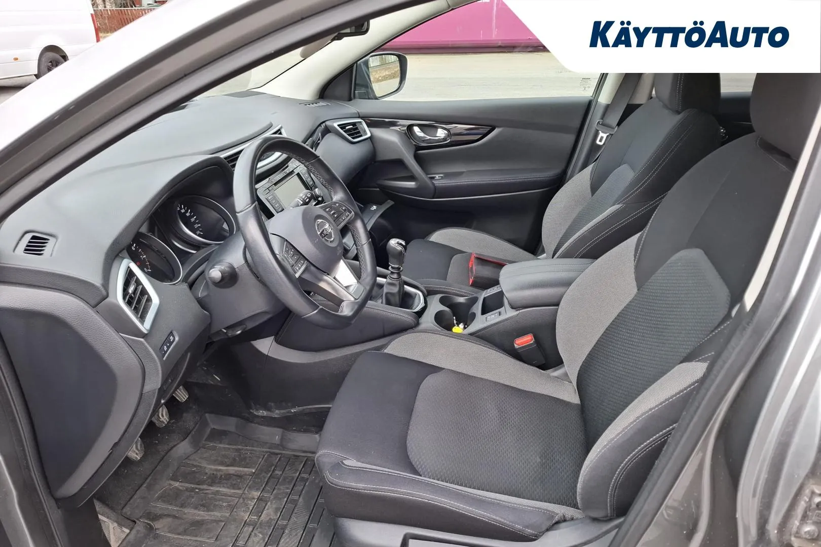 Nissan Qashqai ZNO-168 carousel image