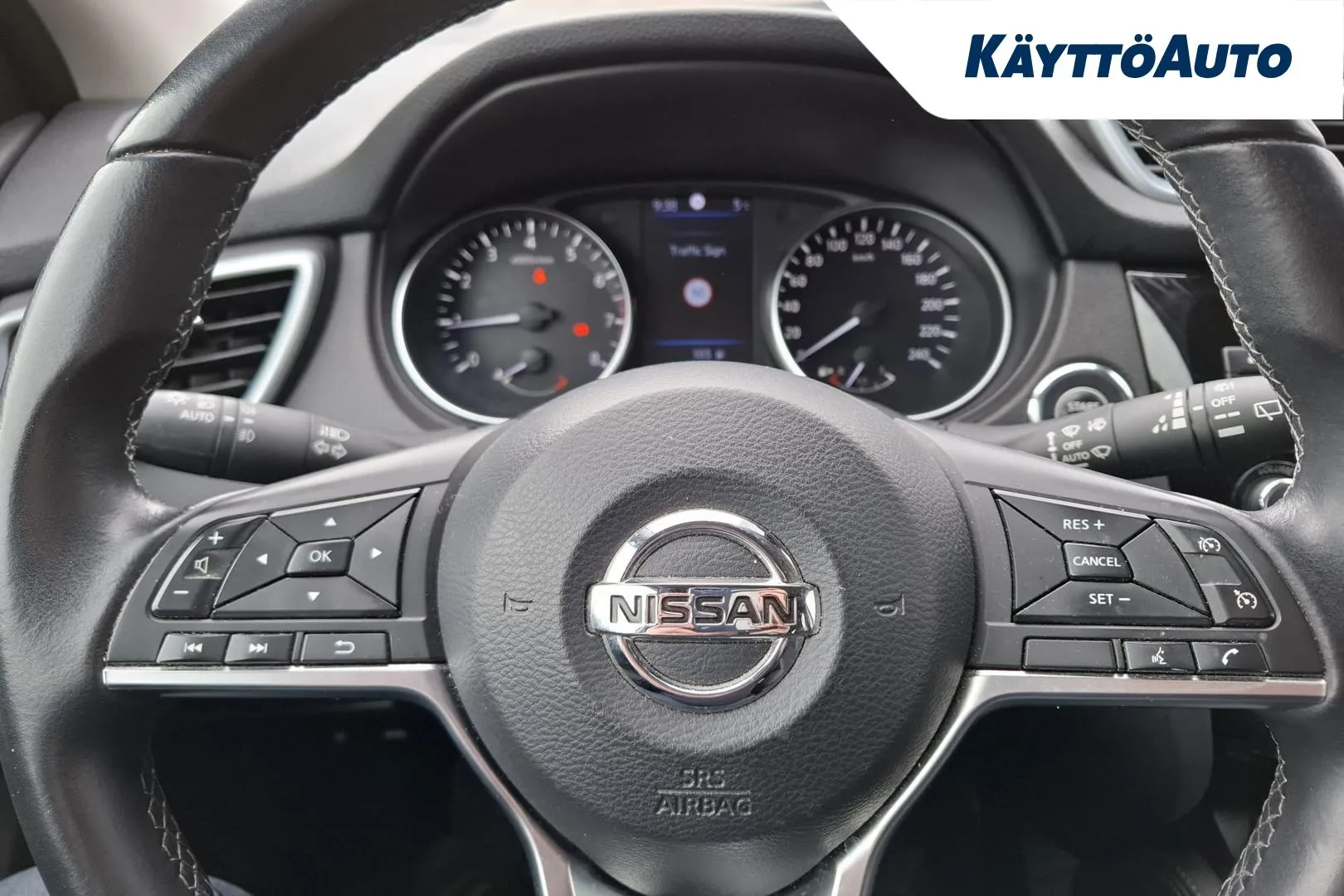 Nissan Qashqai ZNO-168 carousel image