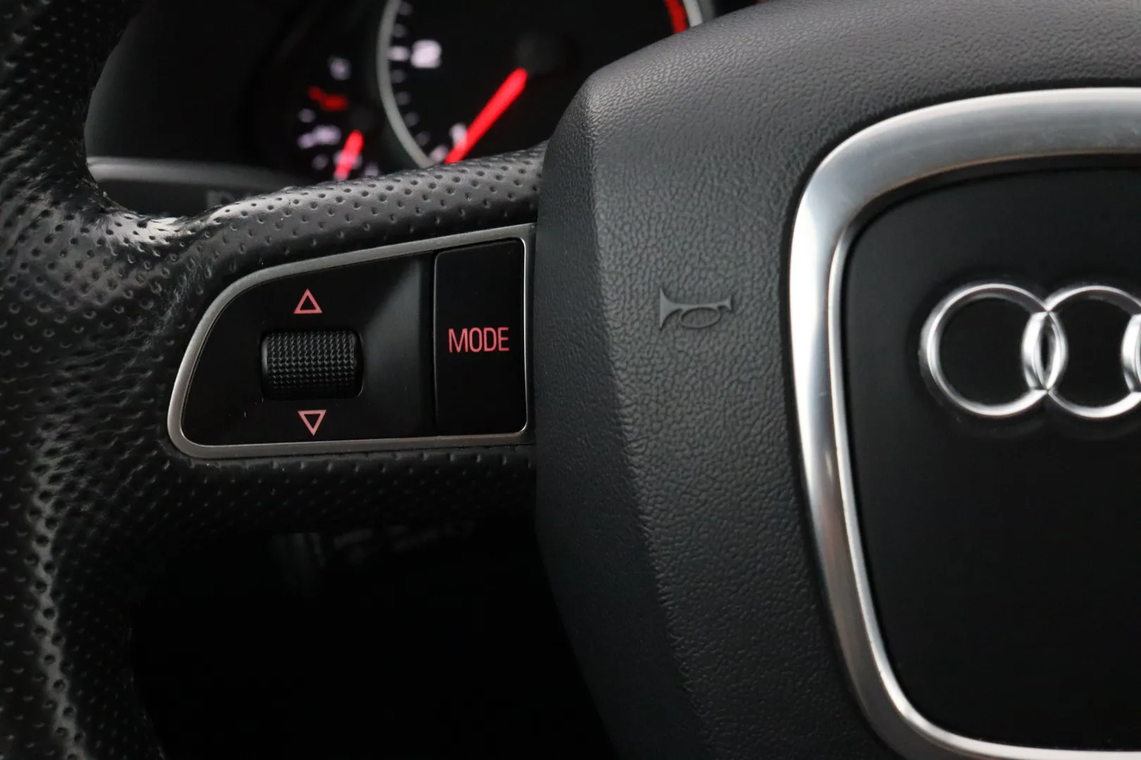 AUDI Q5 RTC-460 carousel image