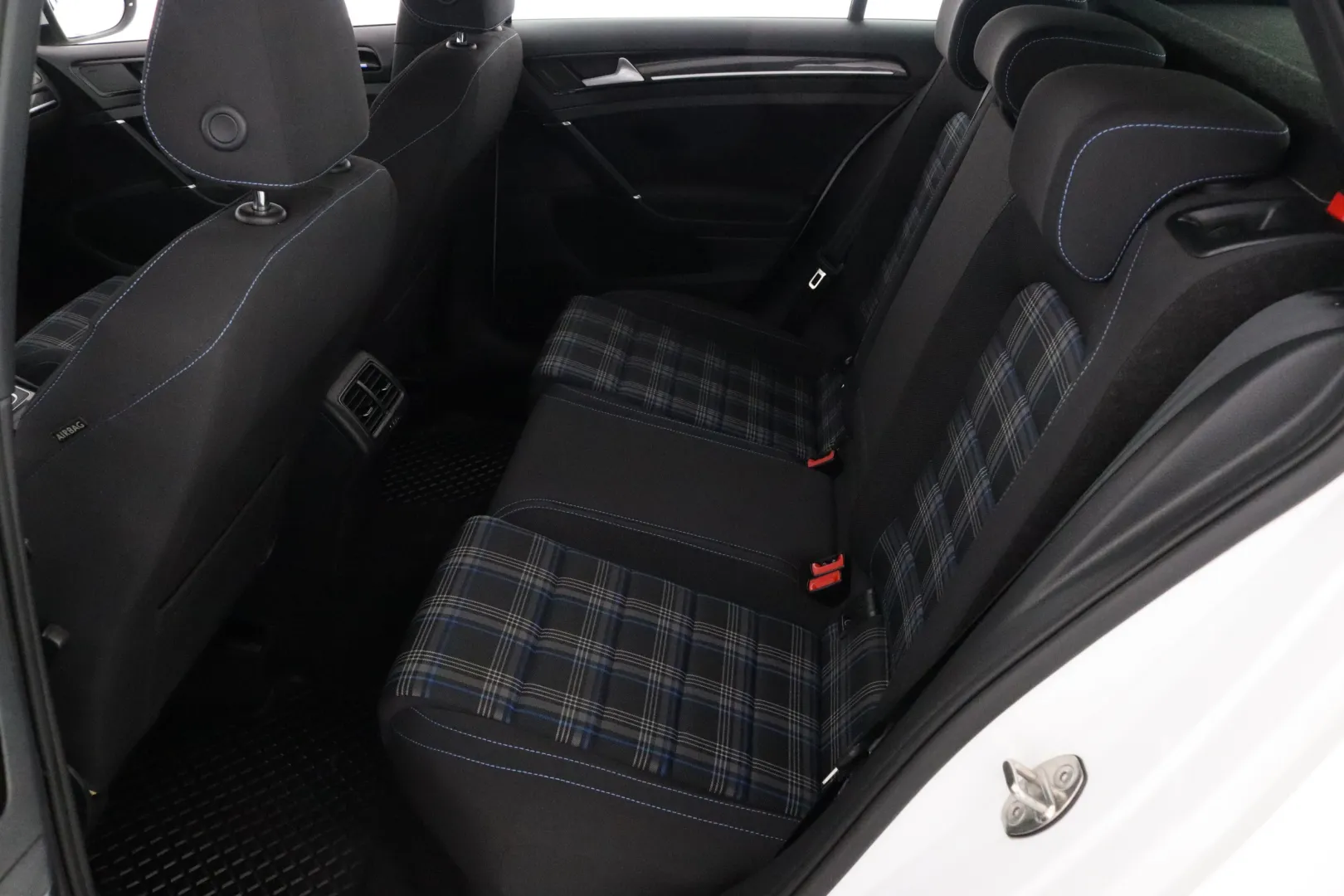 VOLKSWAGEN Golf EPP-628 carousel image