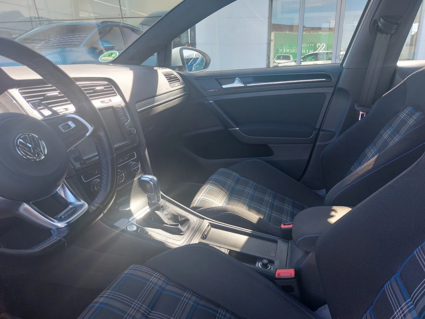 VOLKSWAGEN Golf EPP-628 carousel image