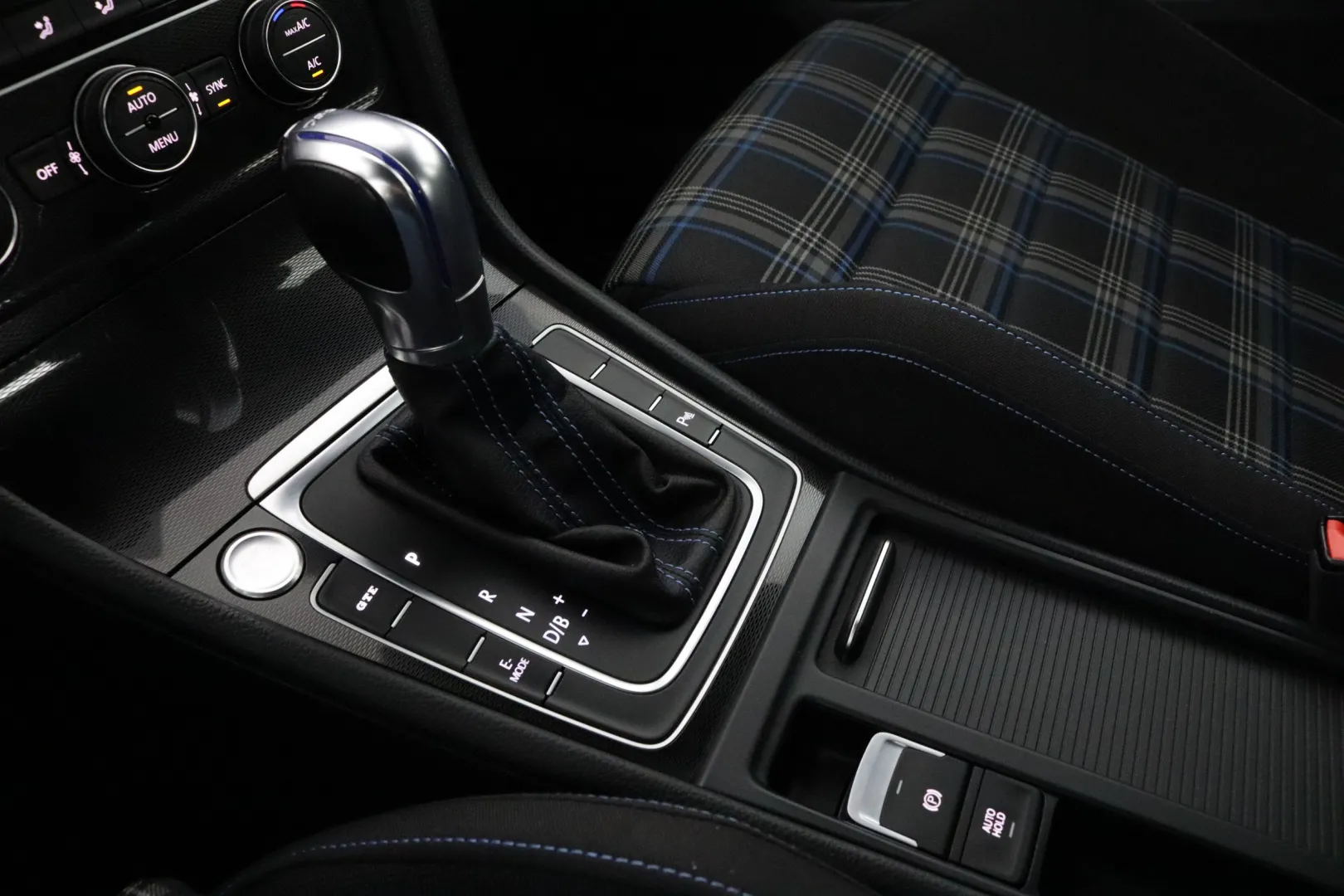 VOLKSWAGEN Golf EPP-628 carousel image