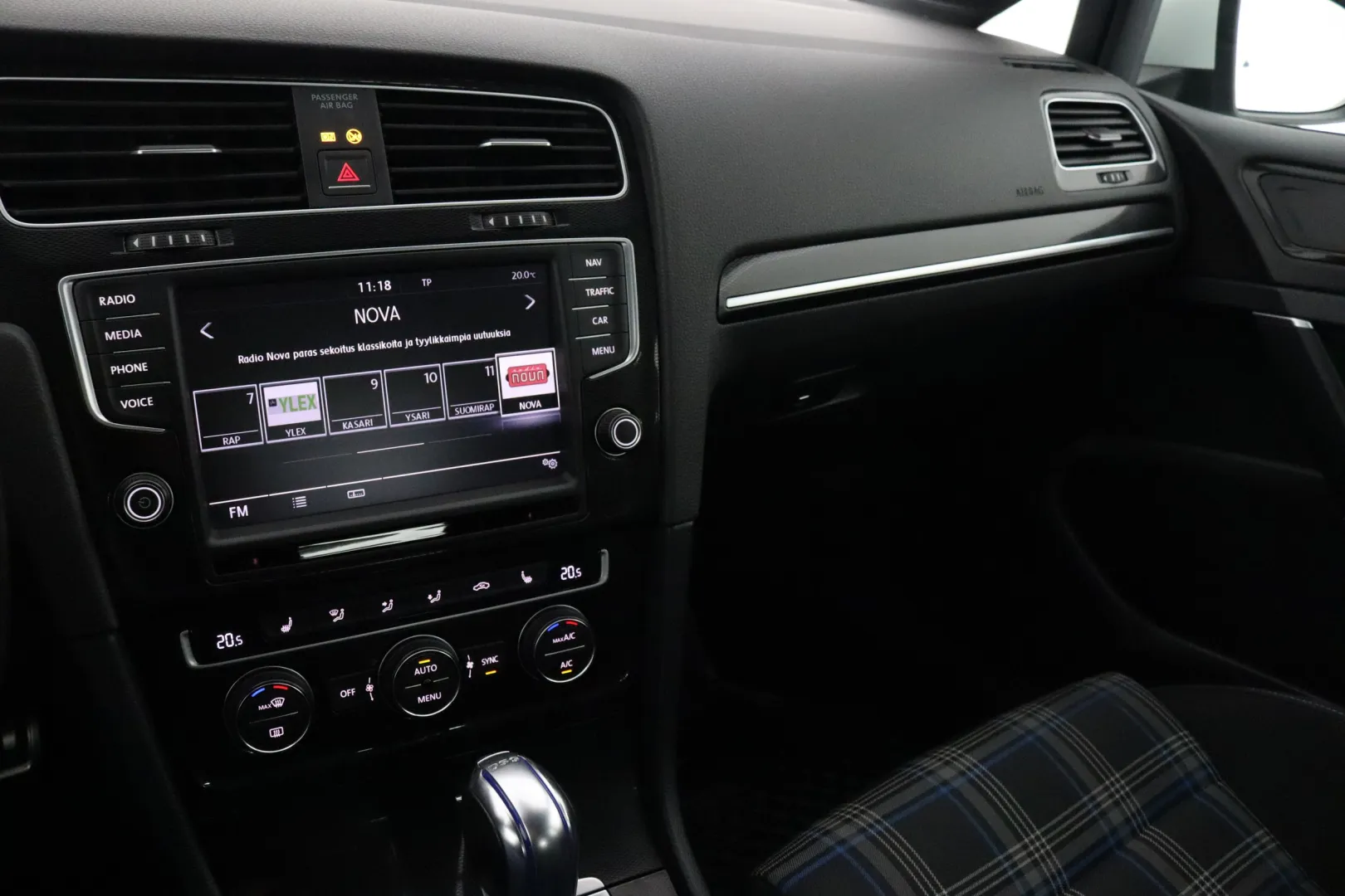 VOLKSWAGEN Golf EPP-628 carousel image