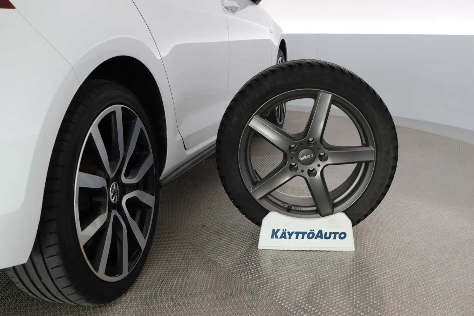 VOLKSWAGEN Golf EPP-628 carousel image