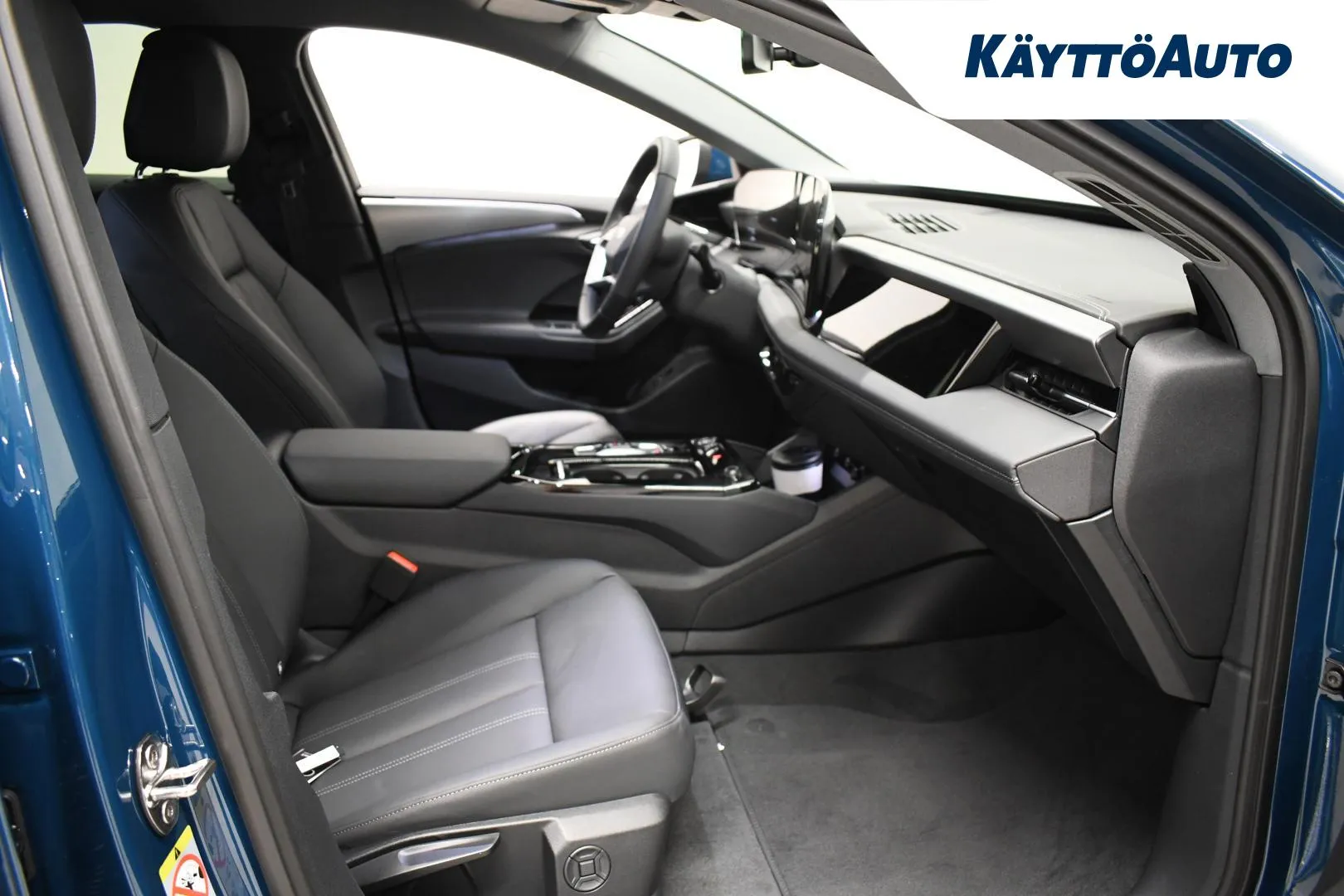 Audi A6 e-tron JNR-982 carousel image