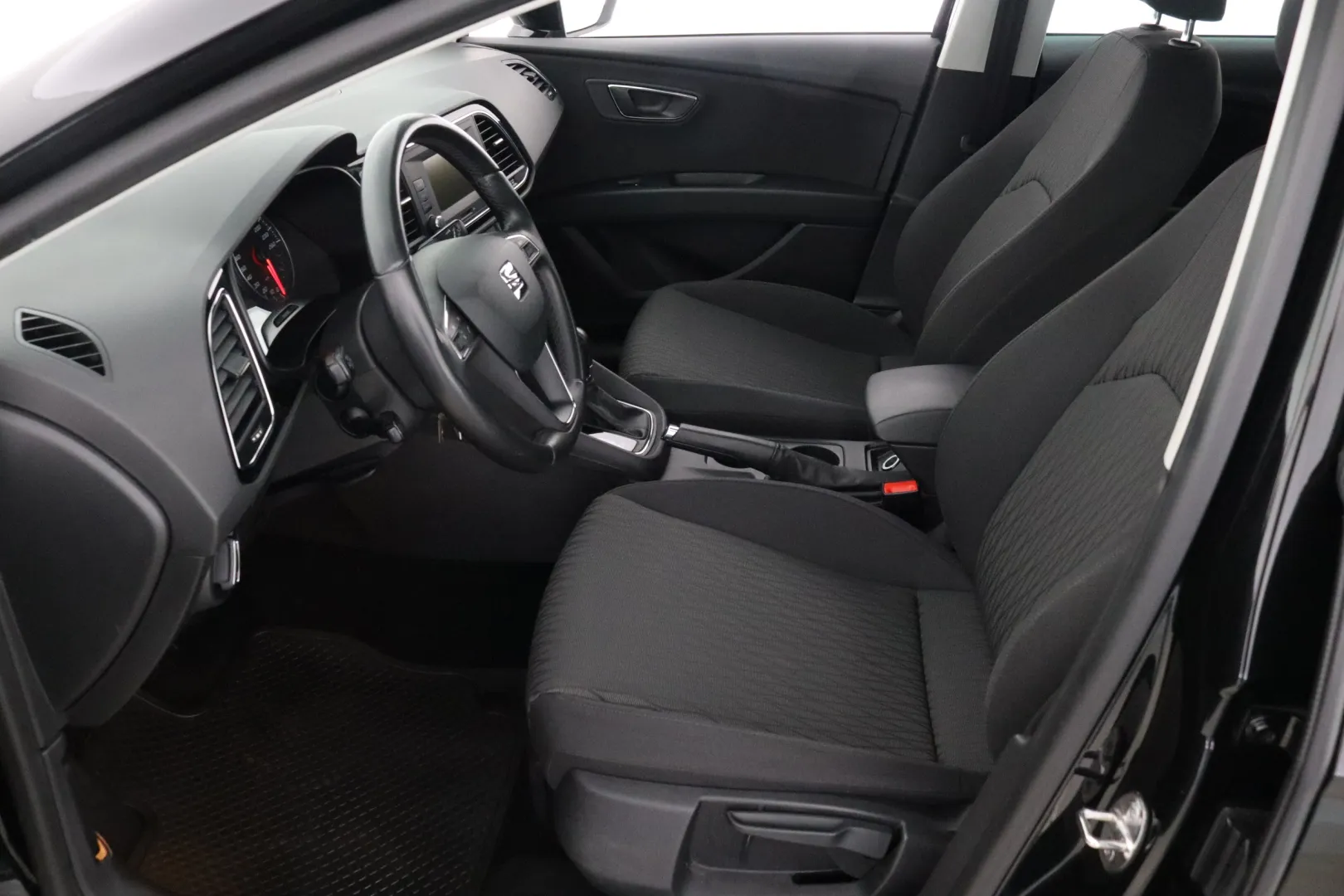 SEAT Leon ST UZA-313 carousel image