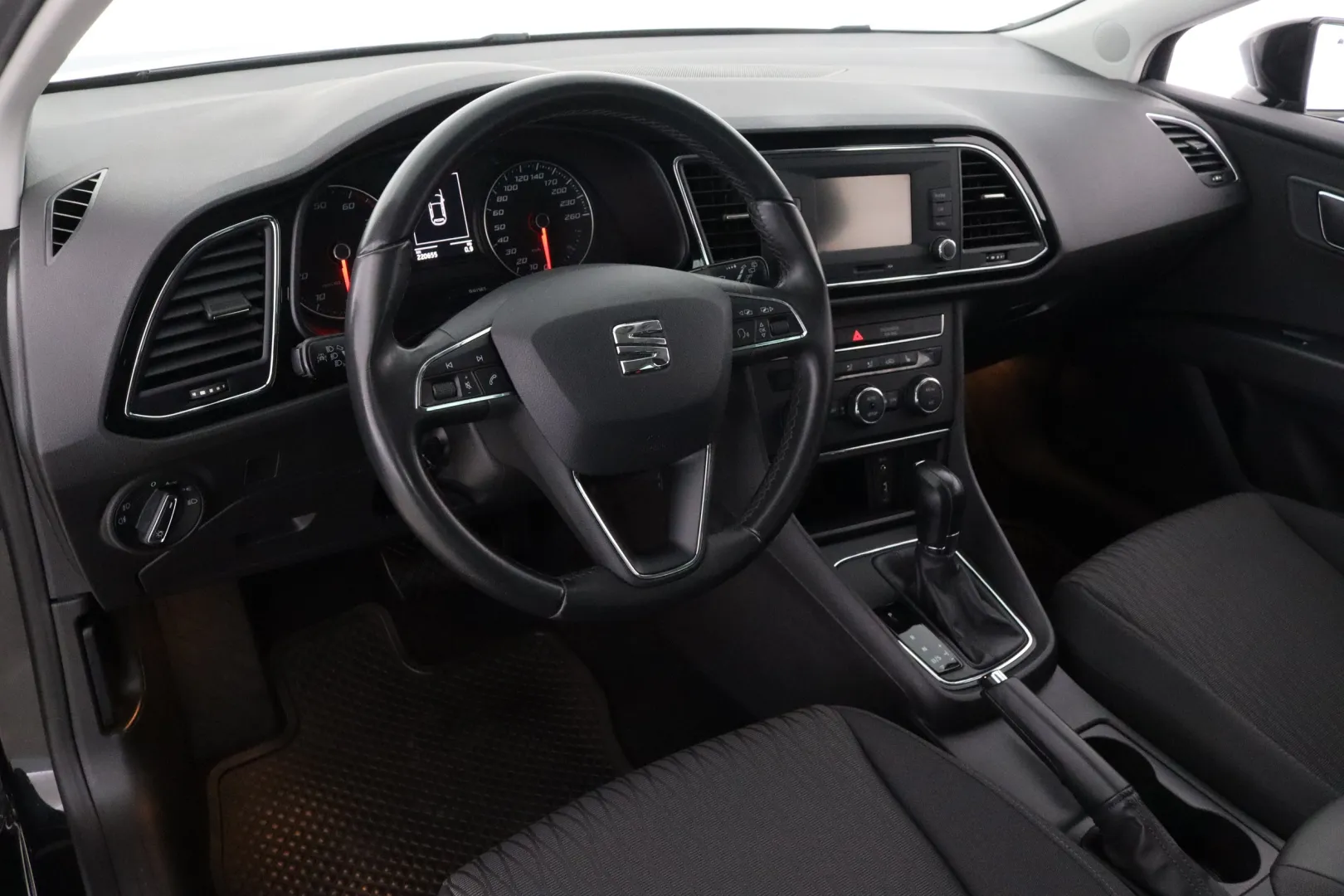 SEAT Leon ST UZA-313 carousel image