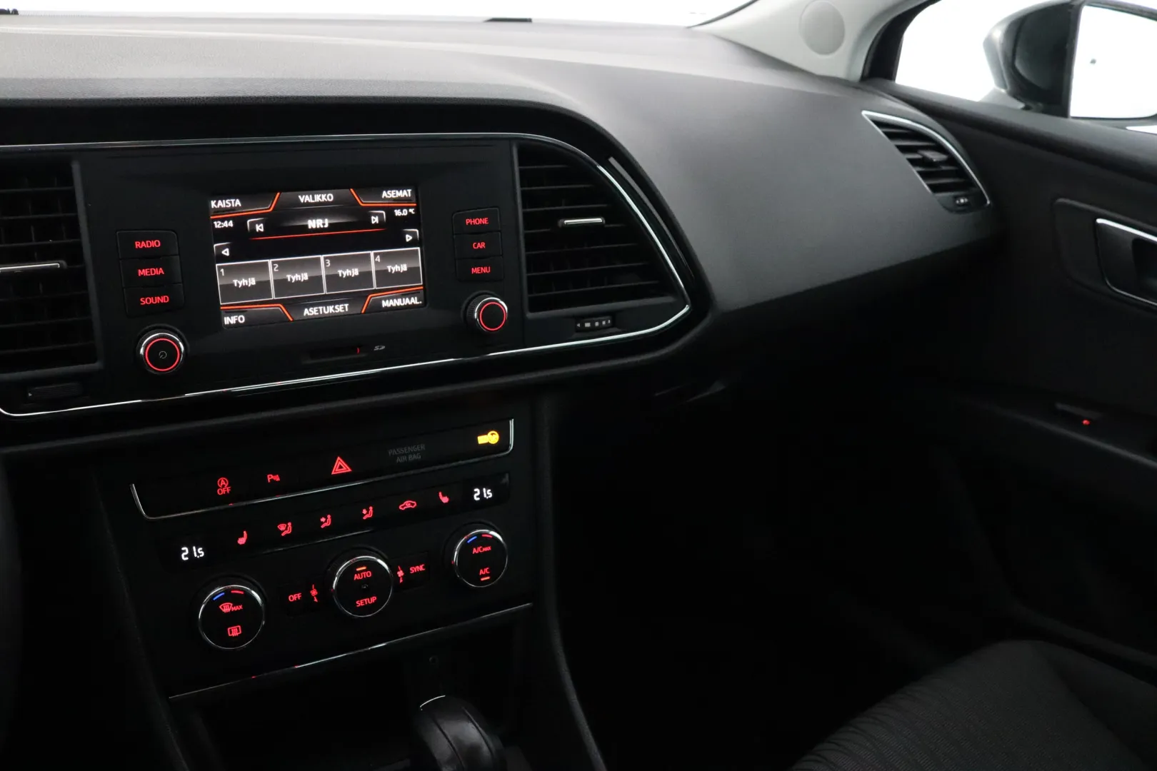 SEAT Leon ST UZA-313 carousel image