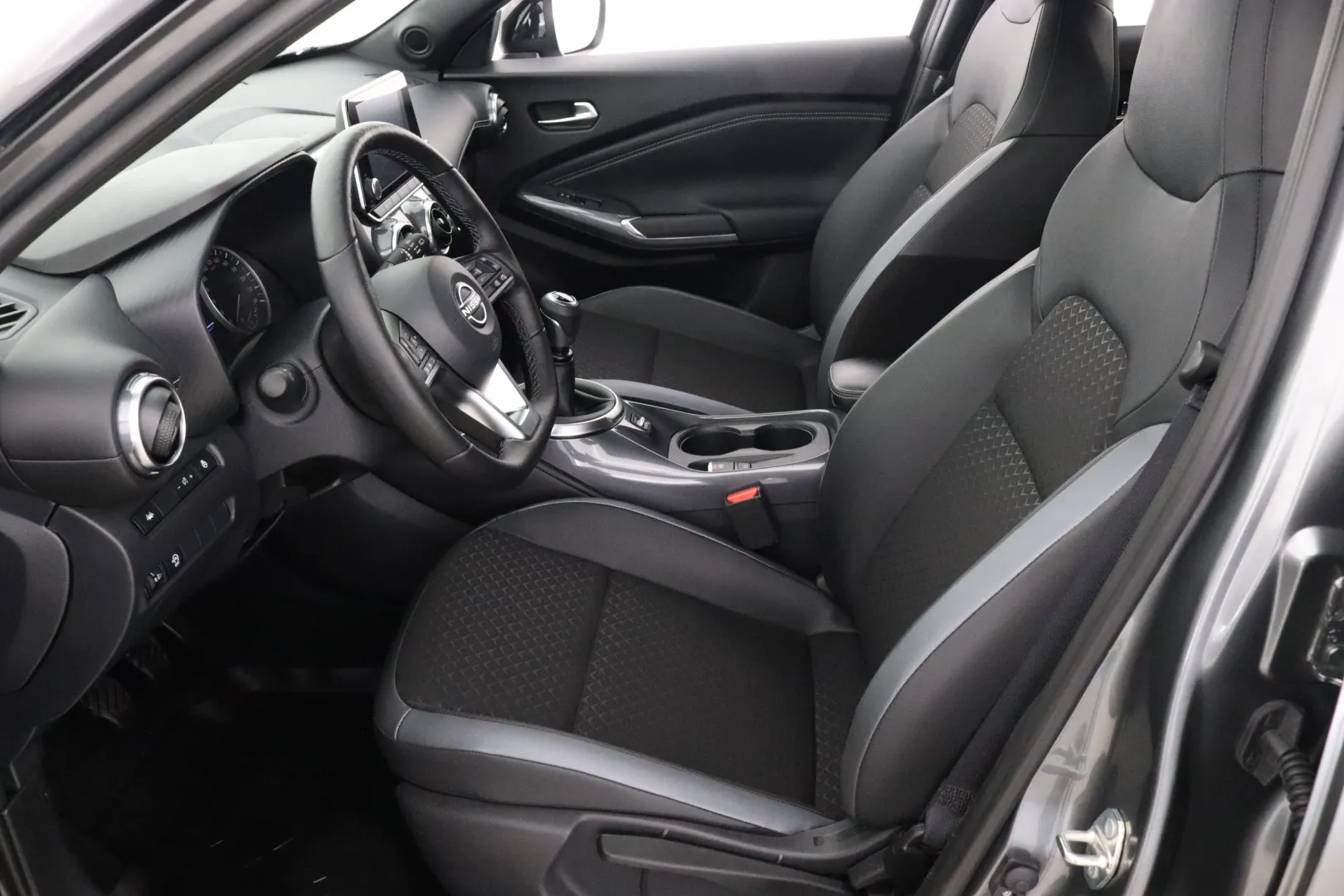 NISSAN Juke EVH-465 carousel image