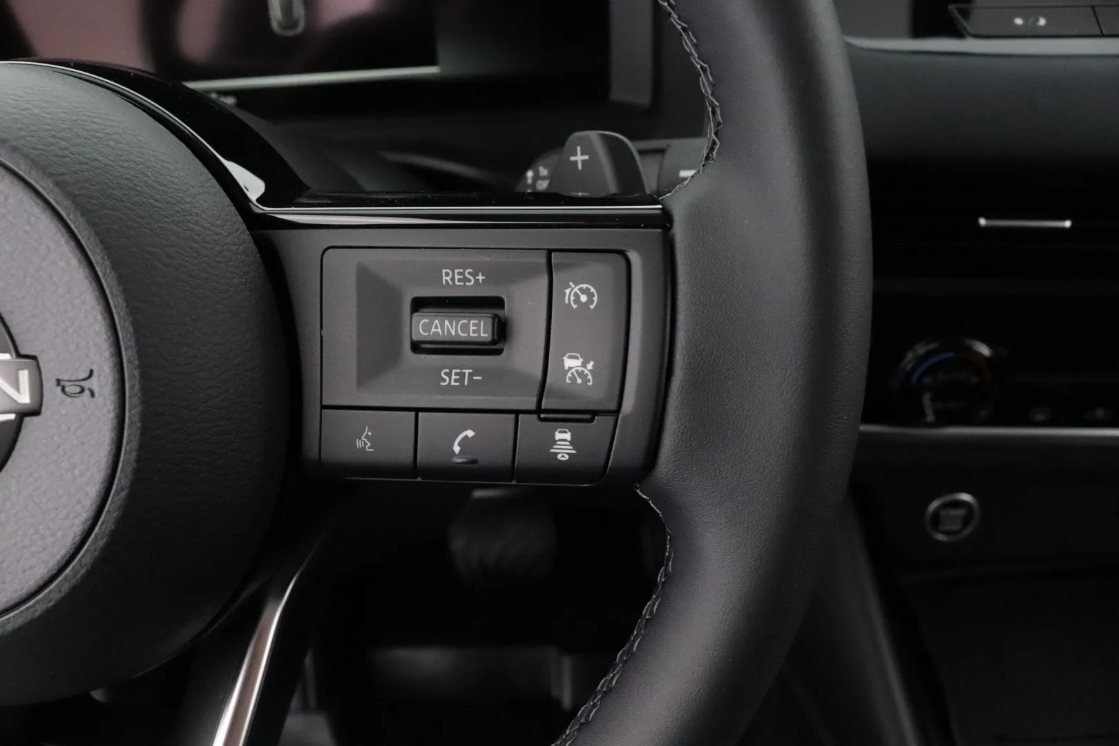 NISSAN Qashqai RVV-562 carousel image