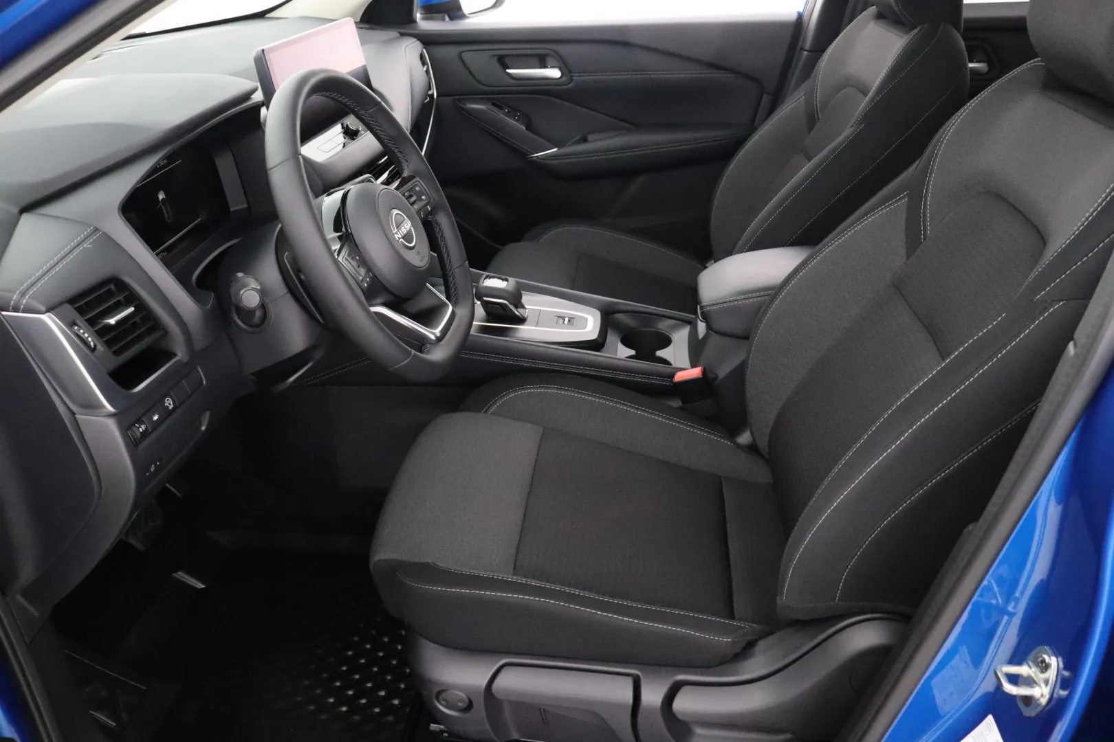 NISSAN Qashqai RVV-562 carousel image