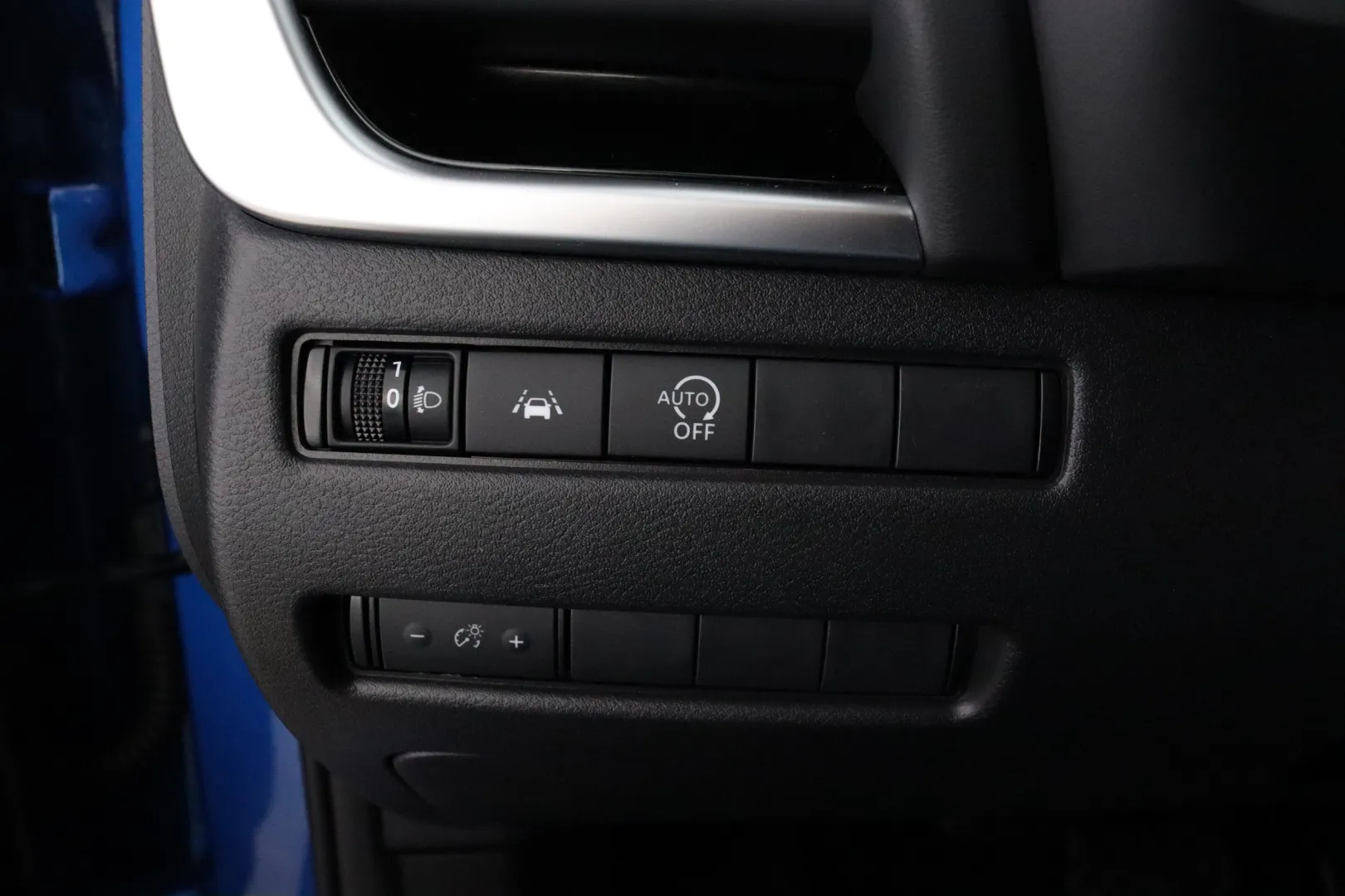 NISSAN Qashqai RVV-562 carousel image