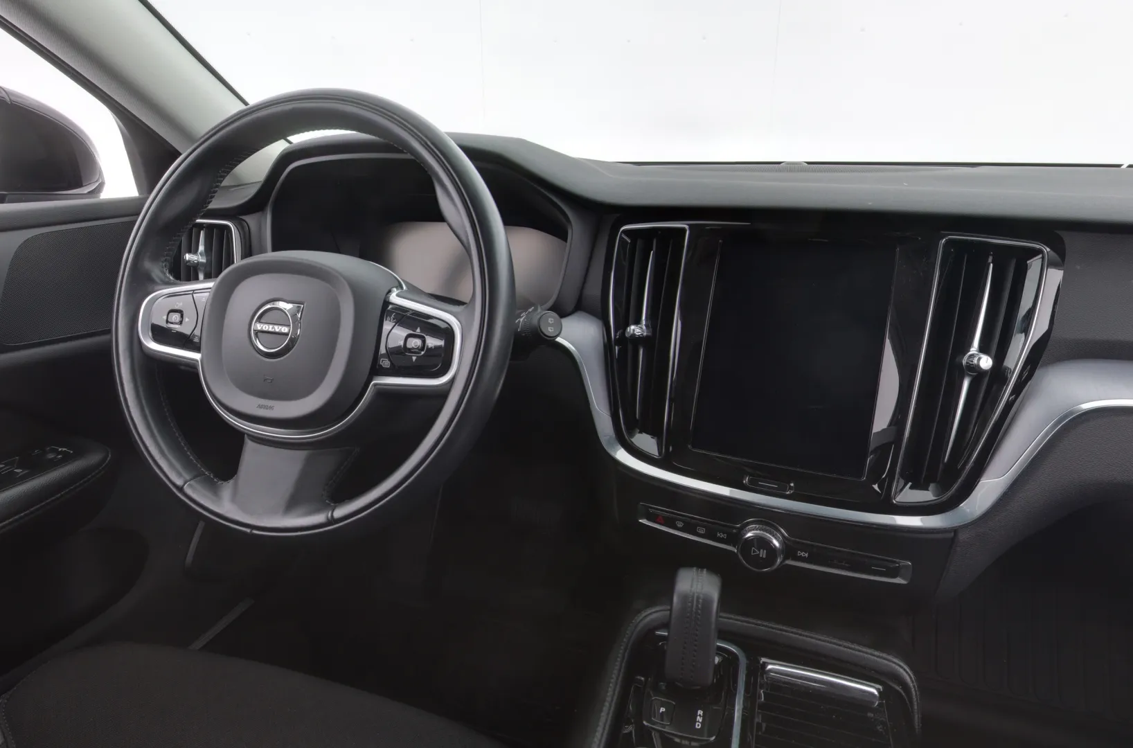 VOLVO V60 EUE-107 carousel image