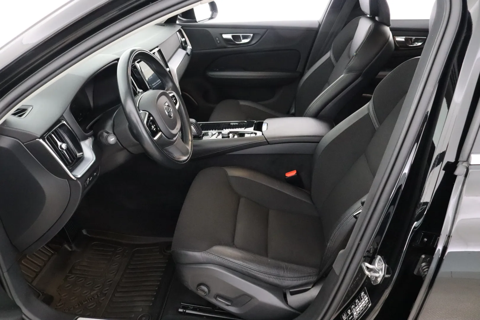 VOLVO V60 EUE-107 carousel image