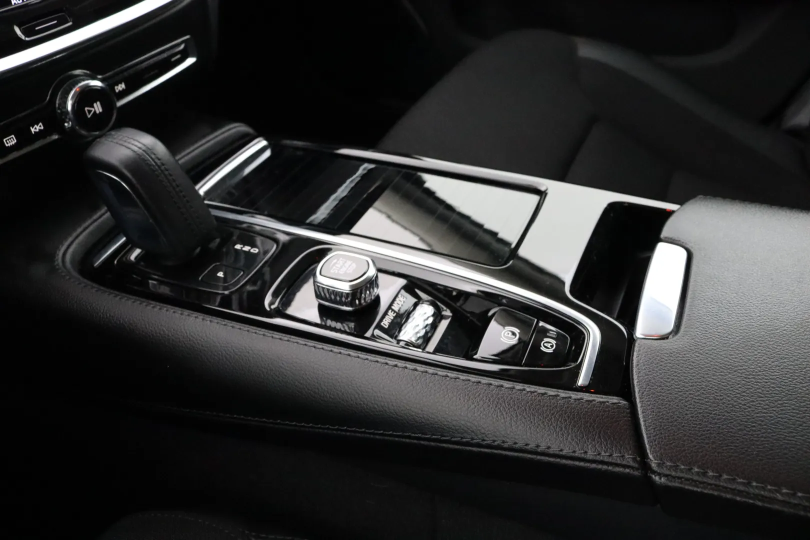 VOLVO V60 EUE-107 carousel image