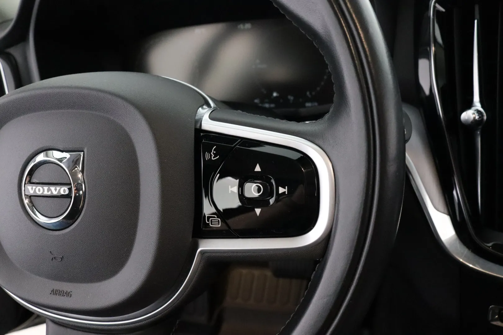 VOLVO V60 EUE-107 carousel image