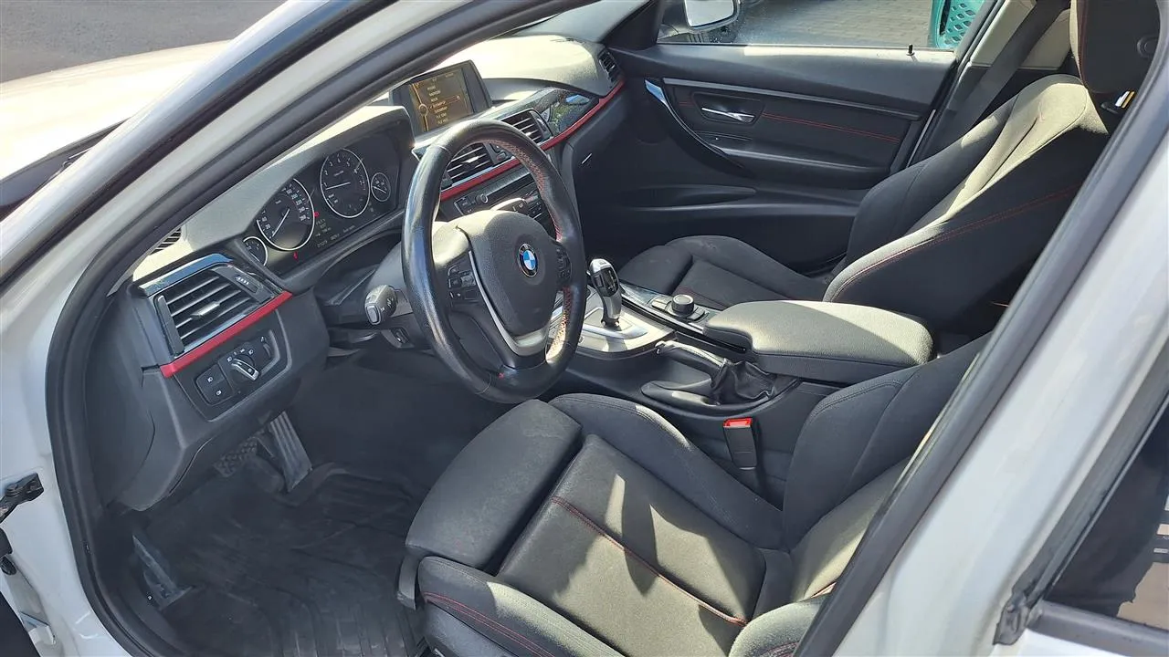 BMW 320 ILT-620 carousel image