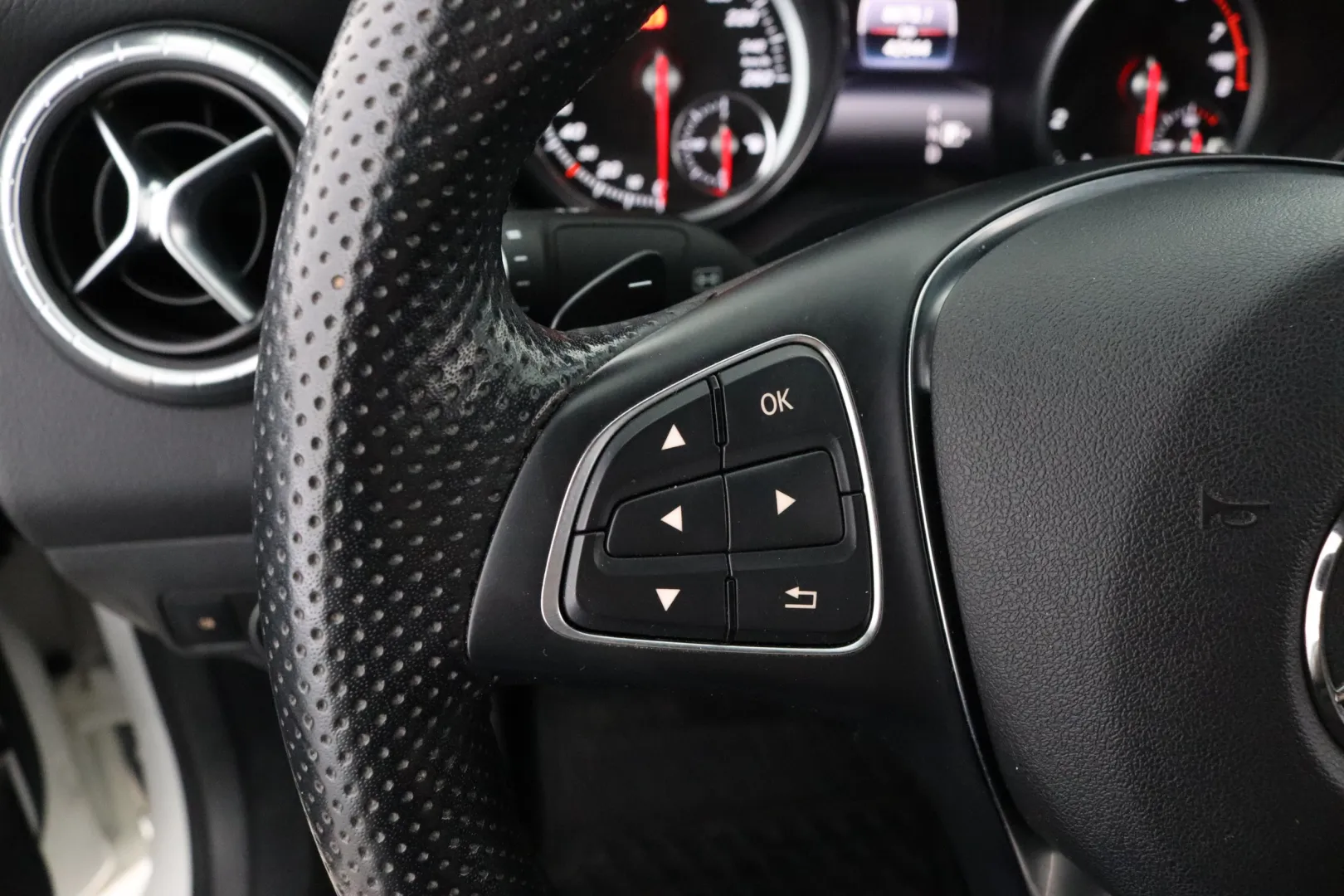 MERCEDES-BENZ CLA GNF-427 carousel image
