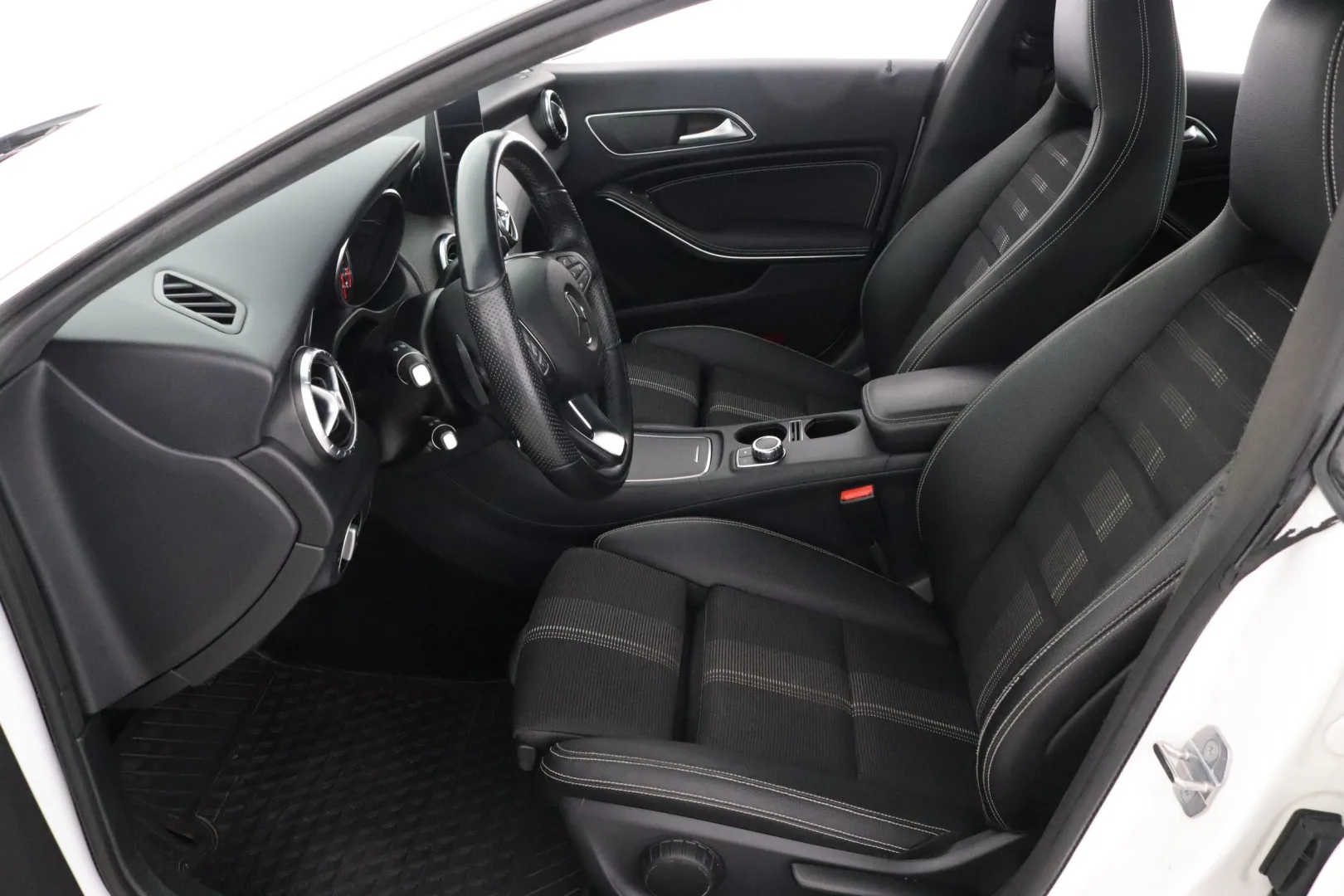 MERCEDES-BENZ CLA GNF-427 carousel image