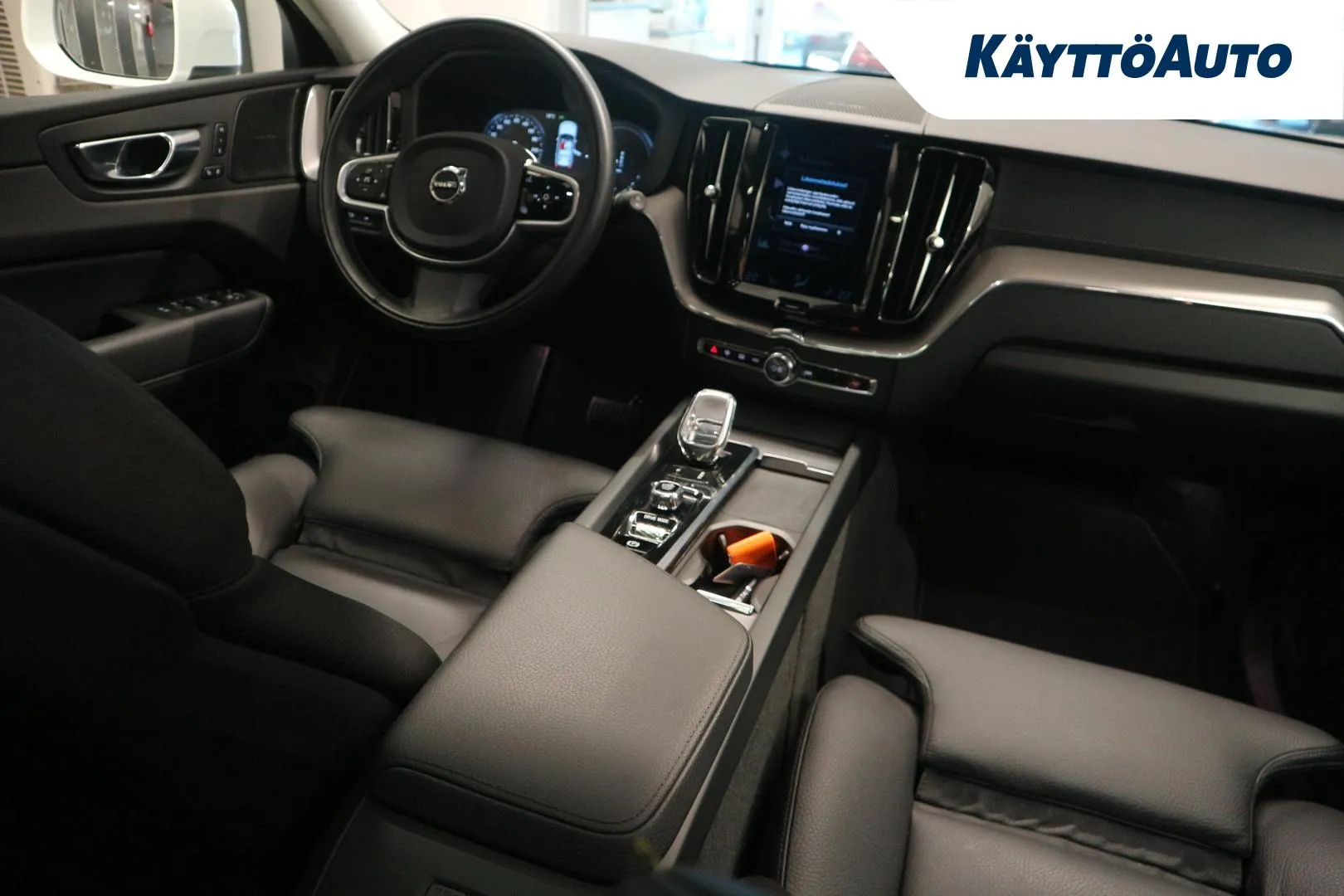VOLVO XC60 XXK-495 carousel image