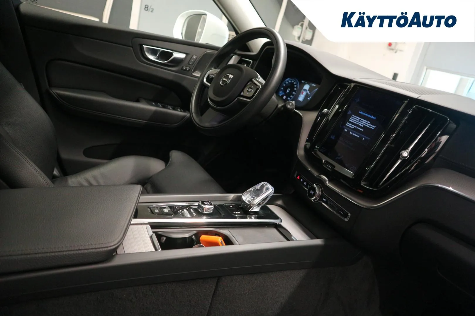 VOLVO XC60 XXK-495 carousel image