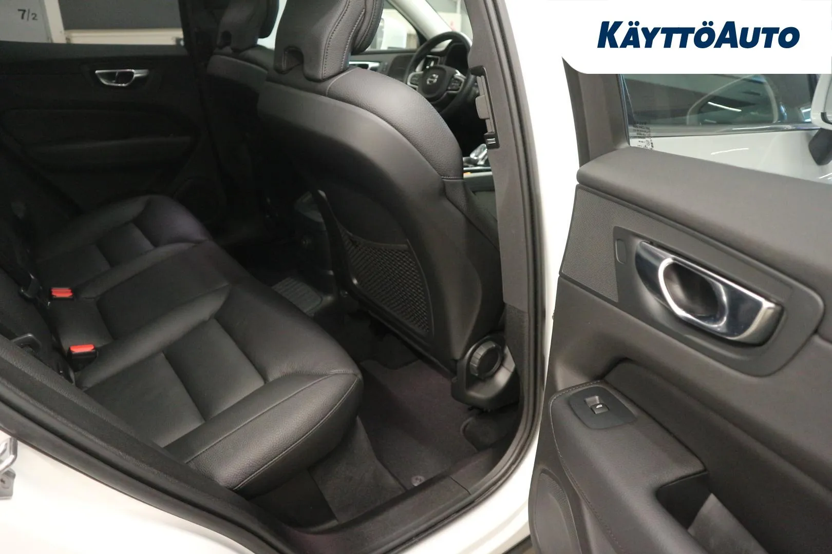 VOLVO XC60 XXK-495 carousel image