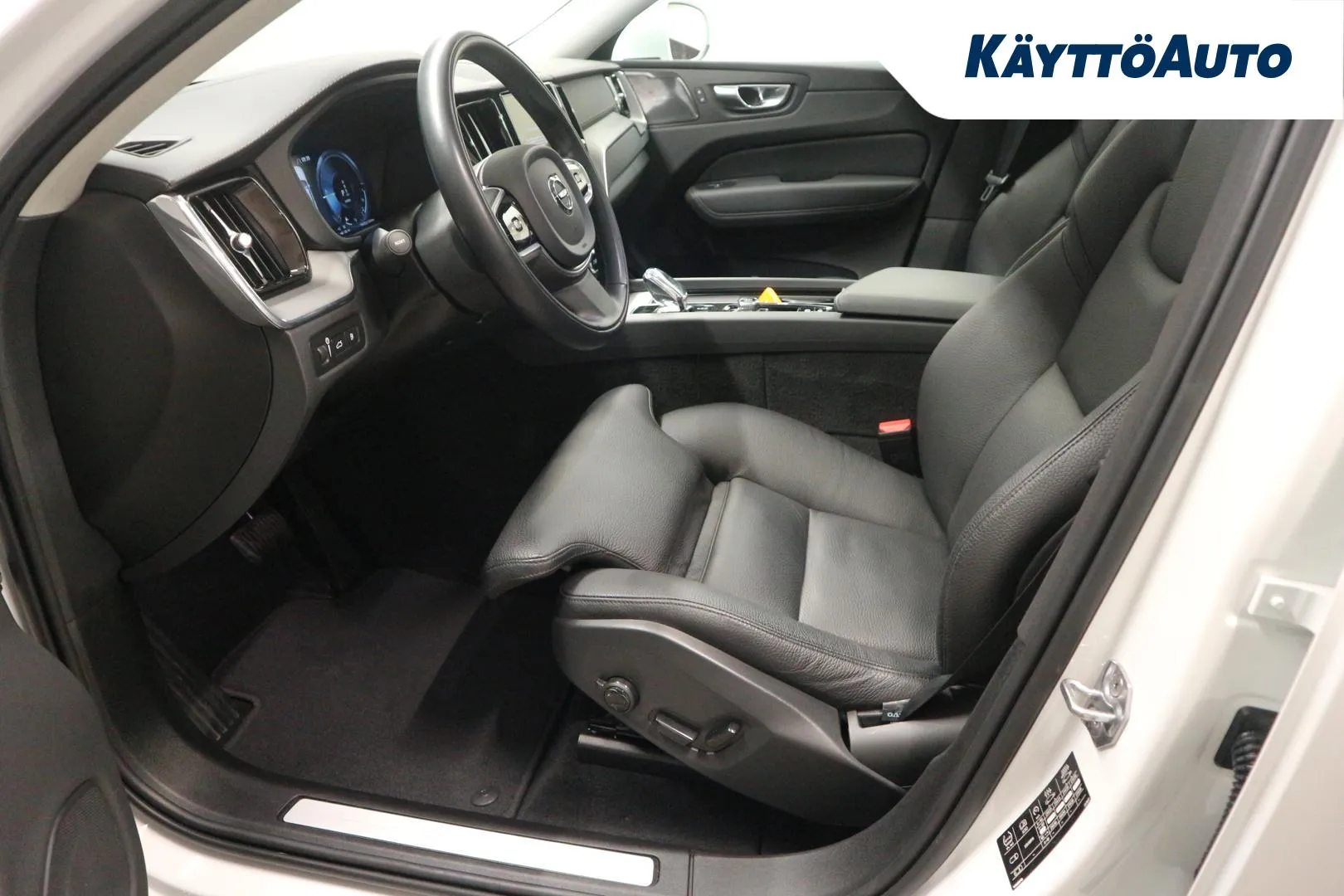 VOLVO XC60 XXK-495 carousel image