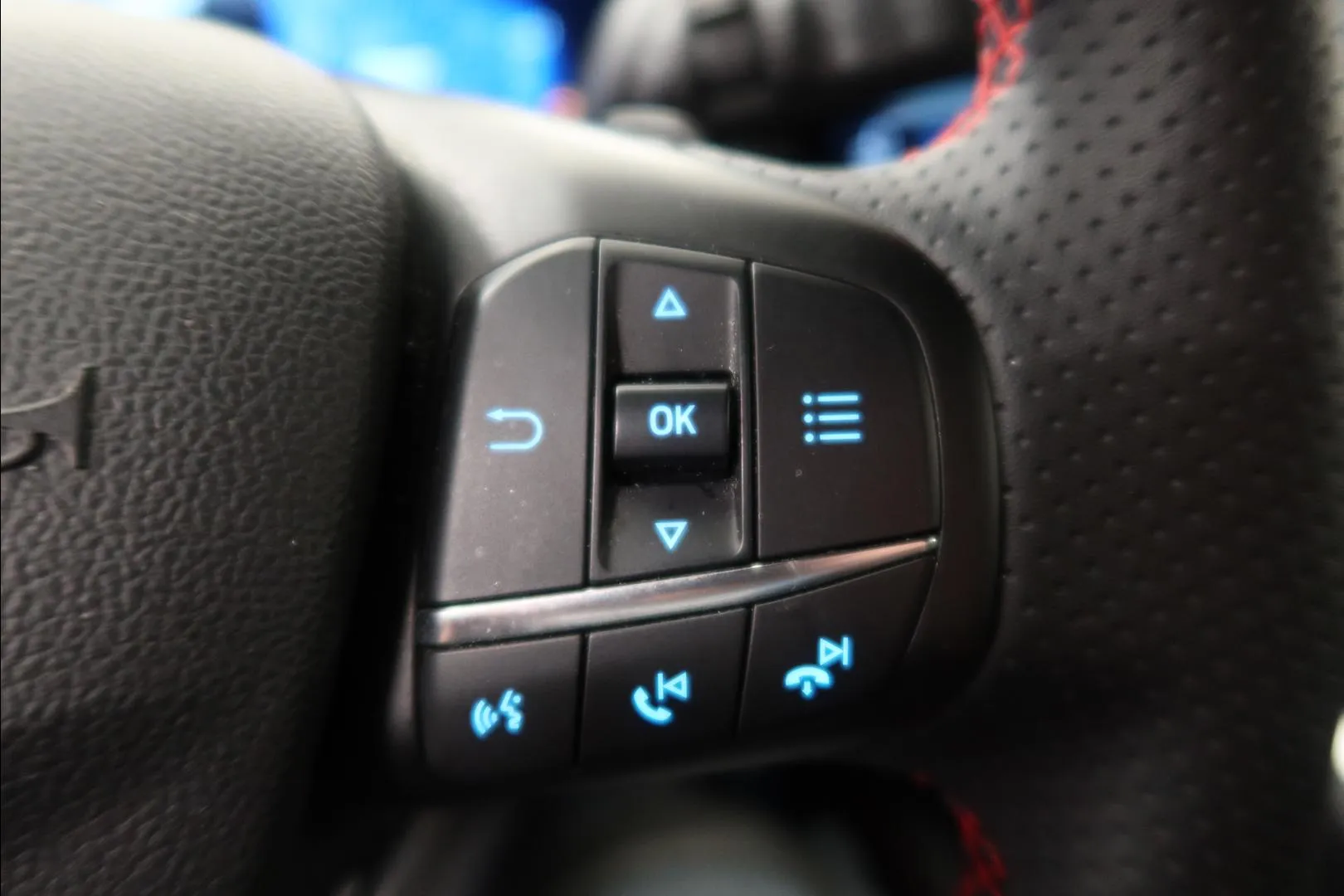 FORD Focus YKS-600 carousel image