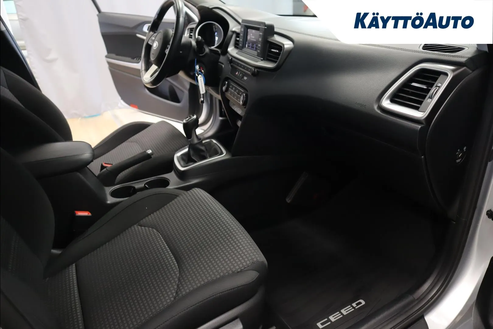 KIA Ceed OXU-491 carousel image