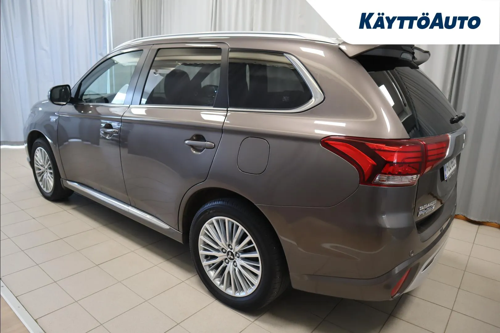 MITSUBISHI Outlander PHEV FOJ-625 carousel image