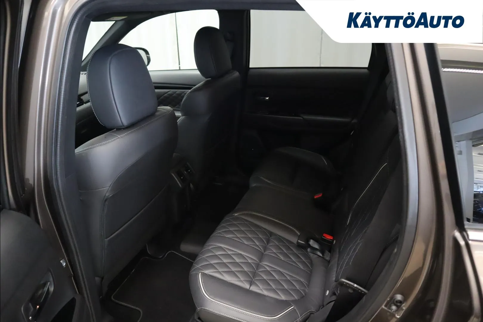 MITSUBISHI Outlander PHEV FOJ-625 carousel image